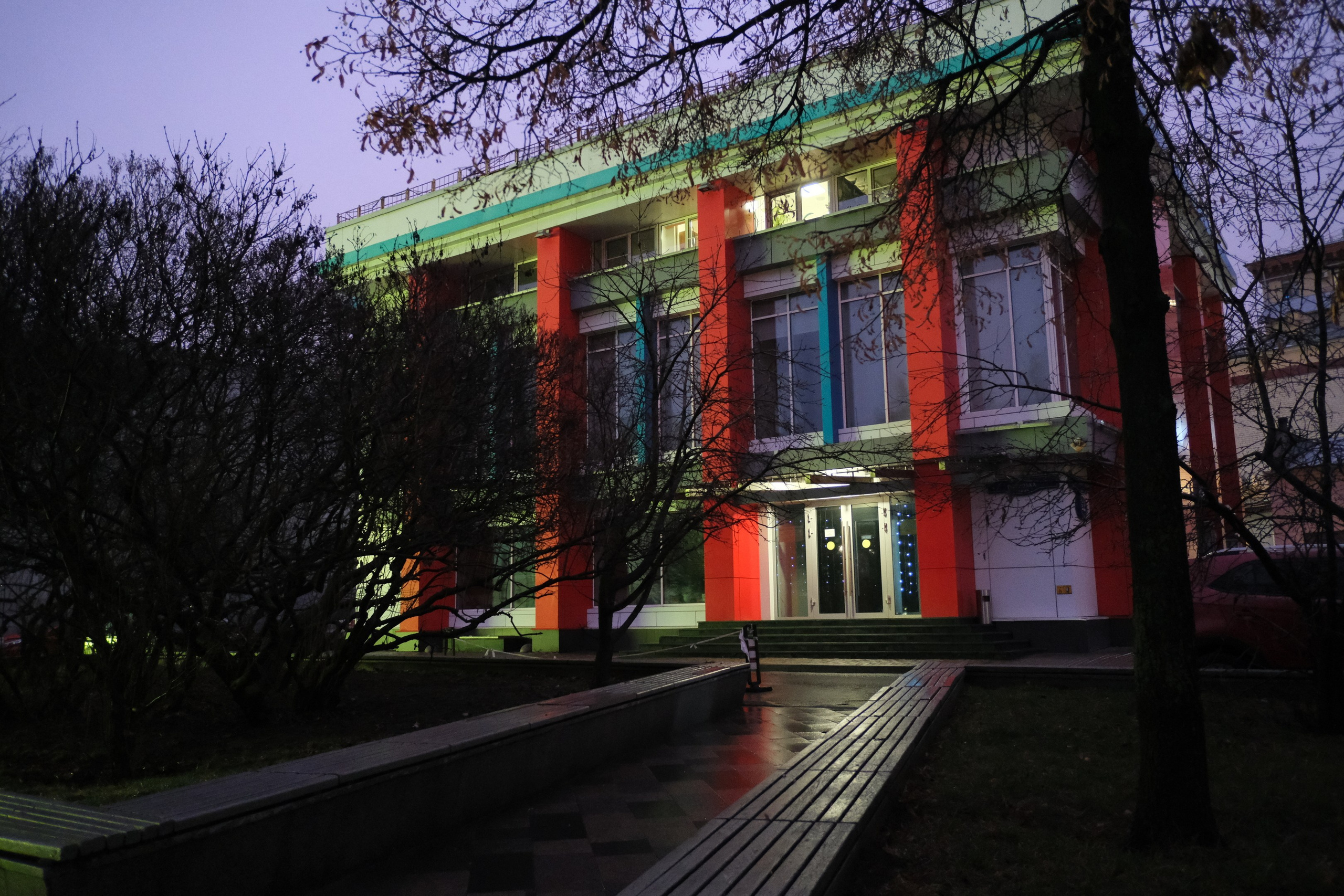 Вечерний город. Улица, люди, жизнь…