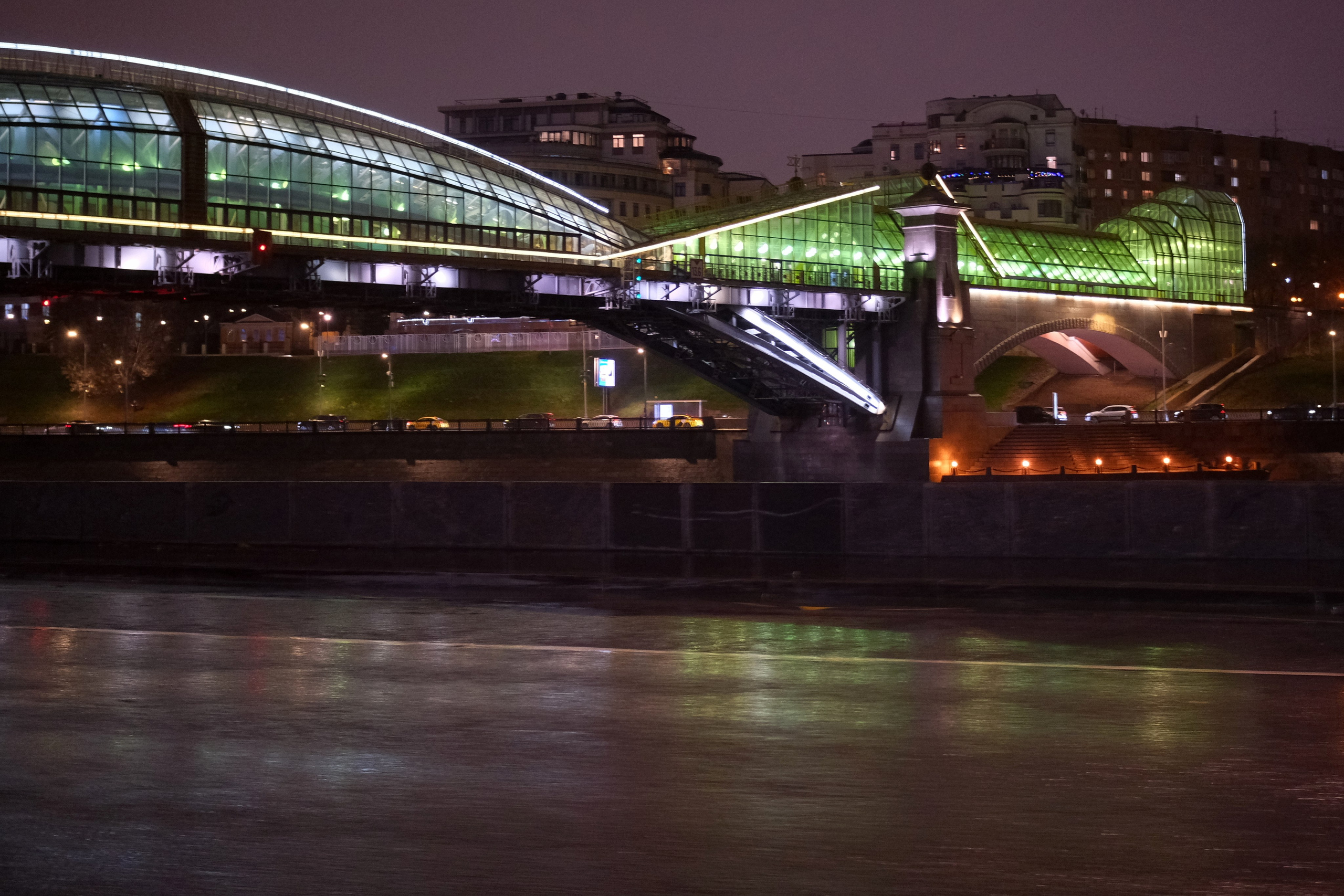 Вечерний город. Улица, люди, жизнь…