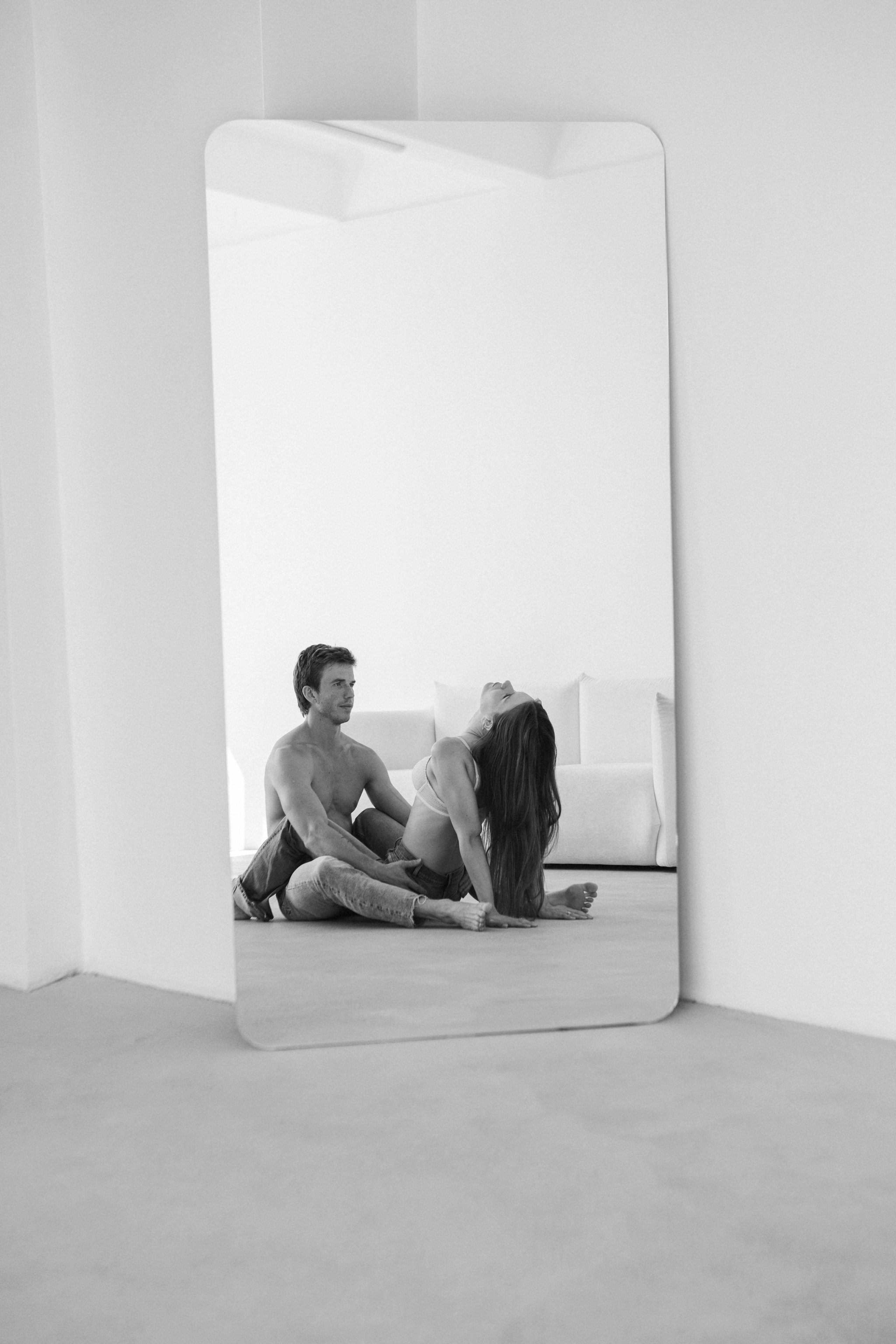 Настя и Стас. Студия. Минимализм. Портретный фотограф в Минске