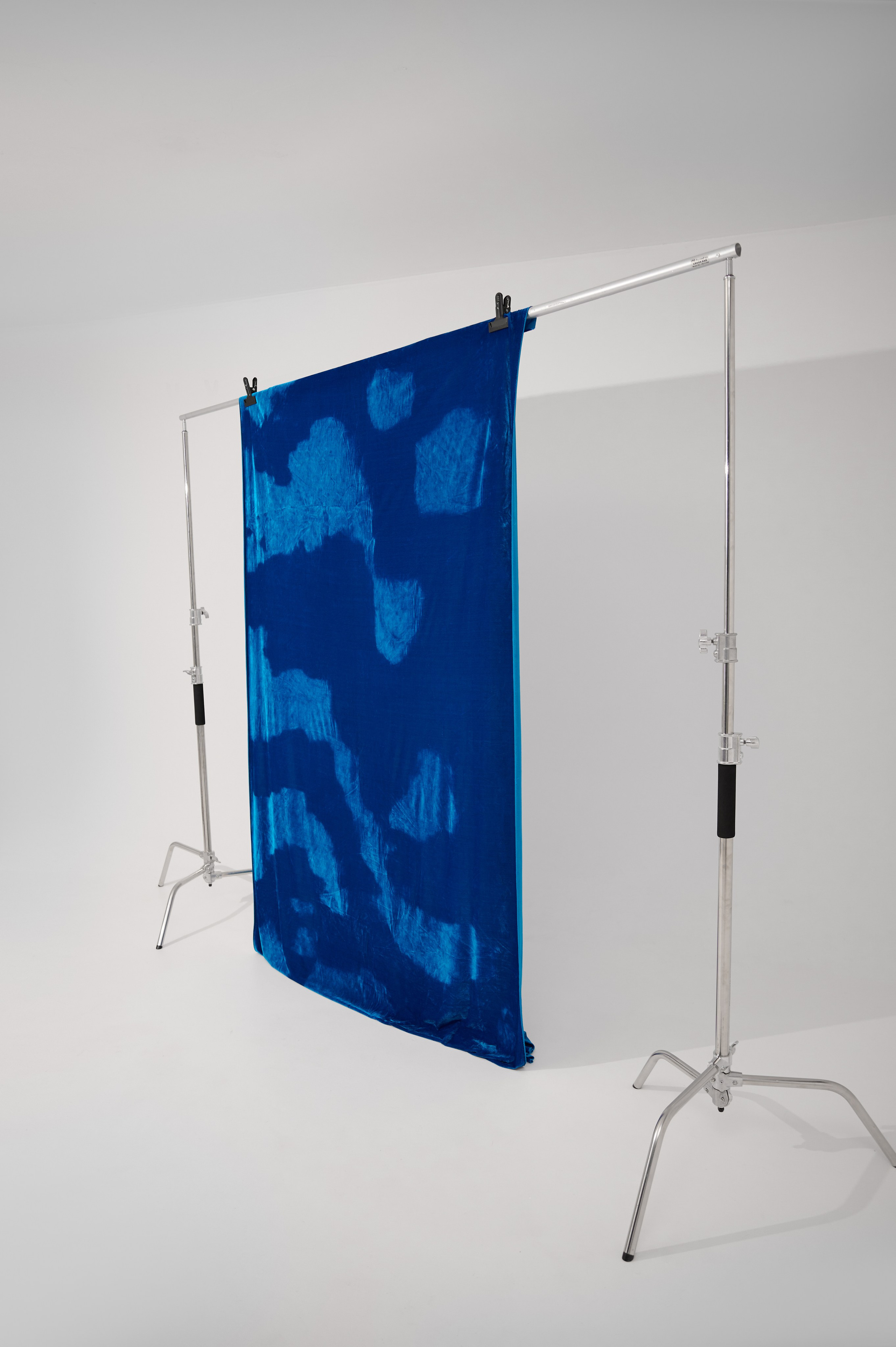 Тканевый фон бархат  1,5*3 м, Установка фона на стойках - 300 руб