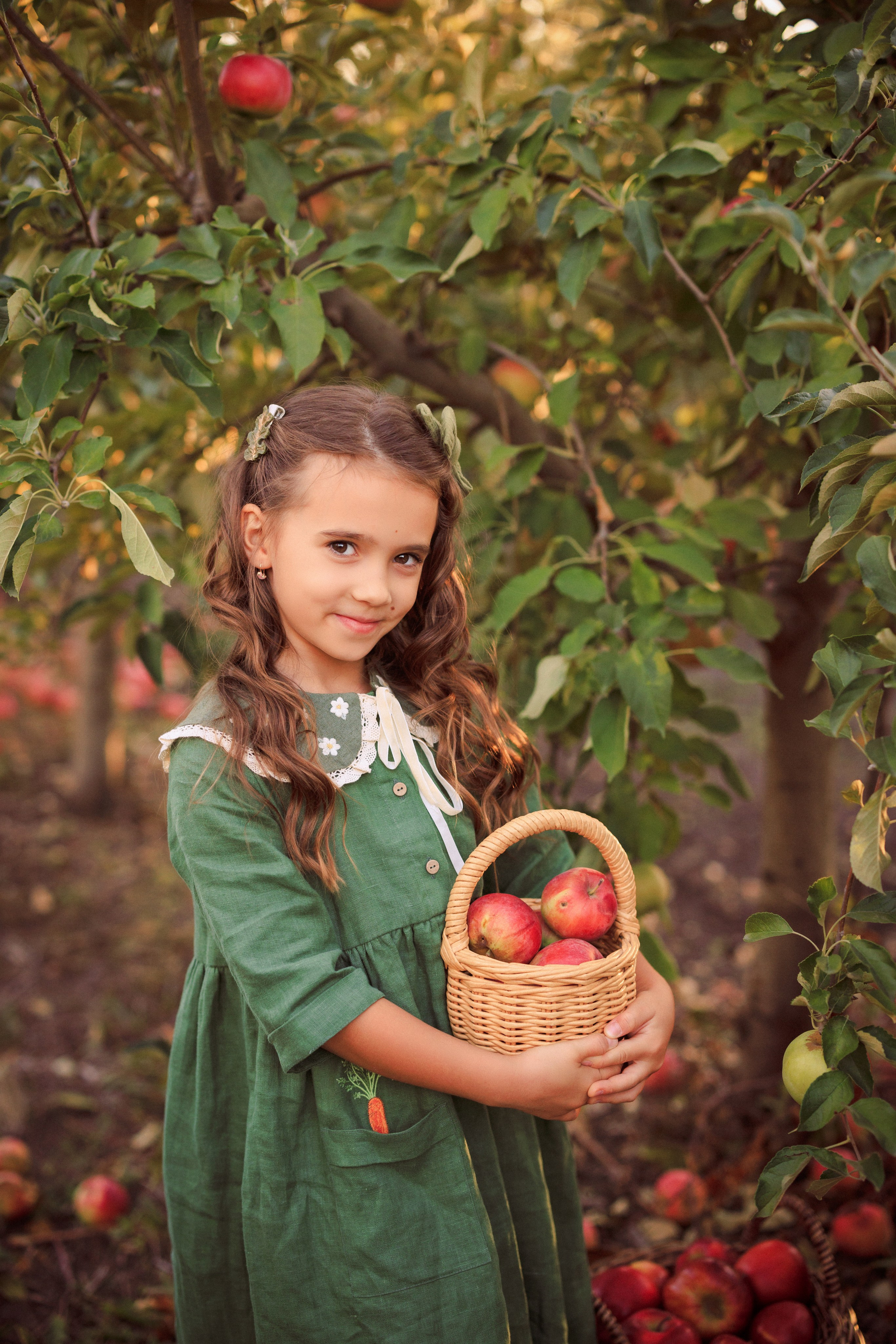 Семейная фотосессия в Яблоневом саду. Семейный и детский фотограф в Краснодаре Анна Трашкова