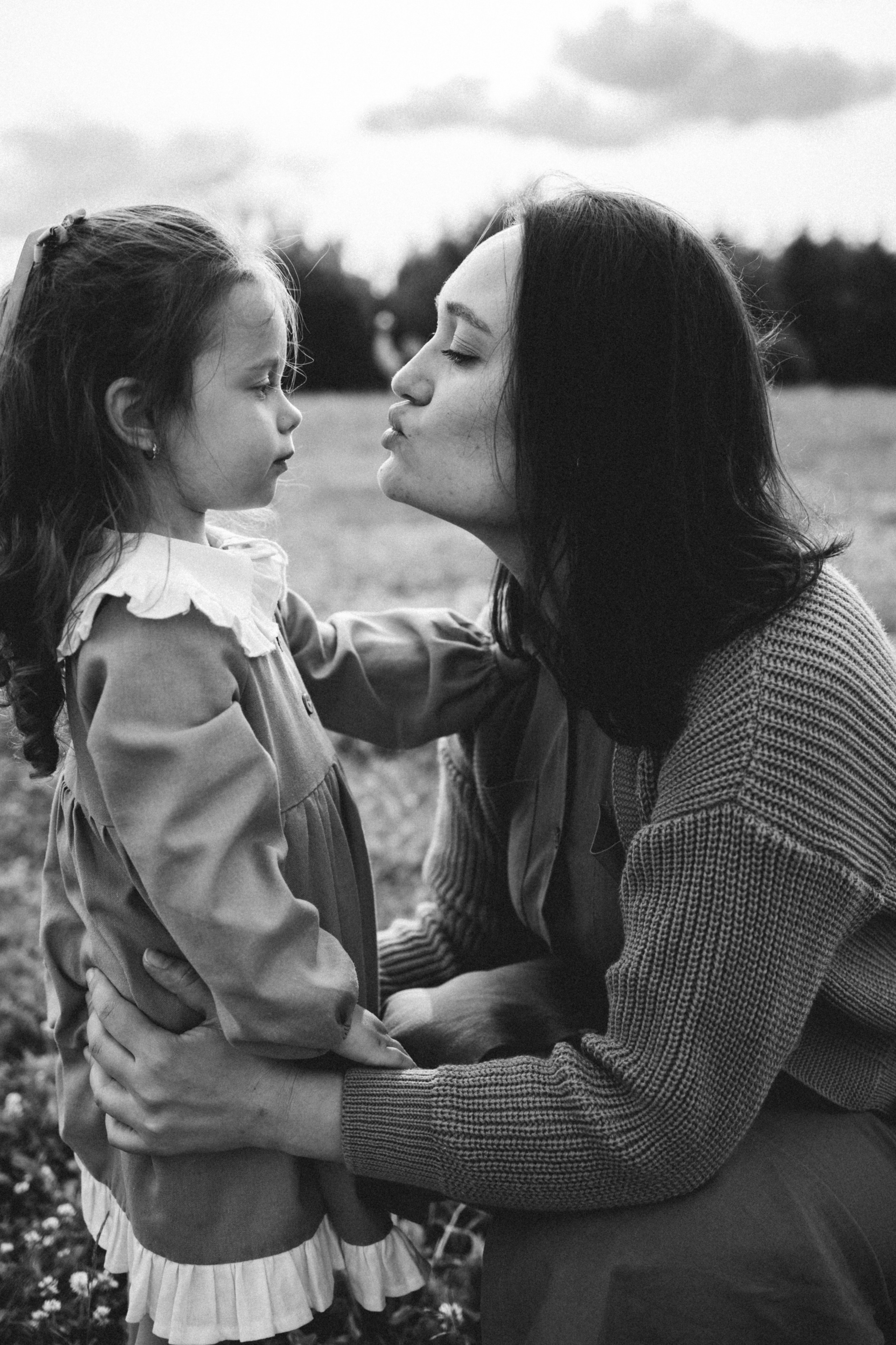 Анна, Марчелло, Настенька и Влада в поле. Фотограф Москва Светлана Кирюшина