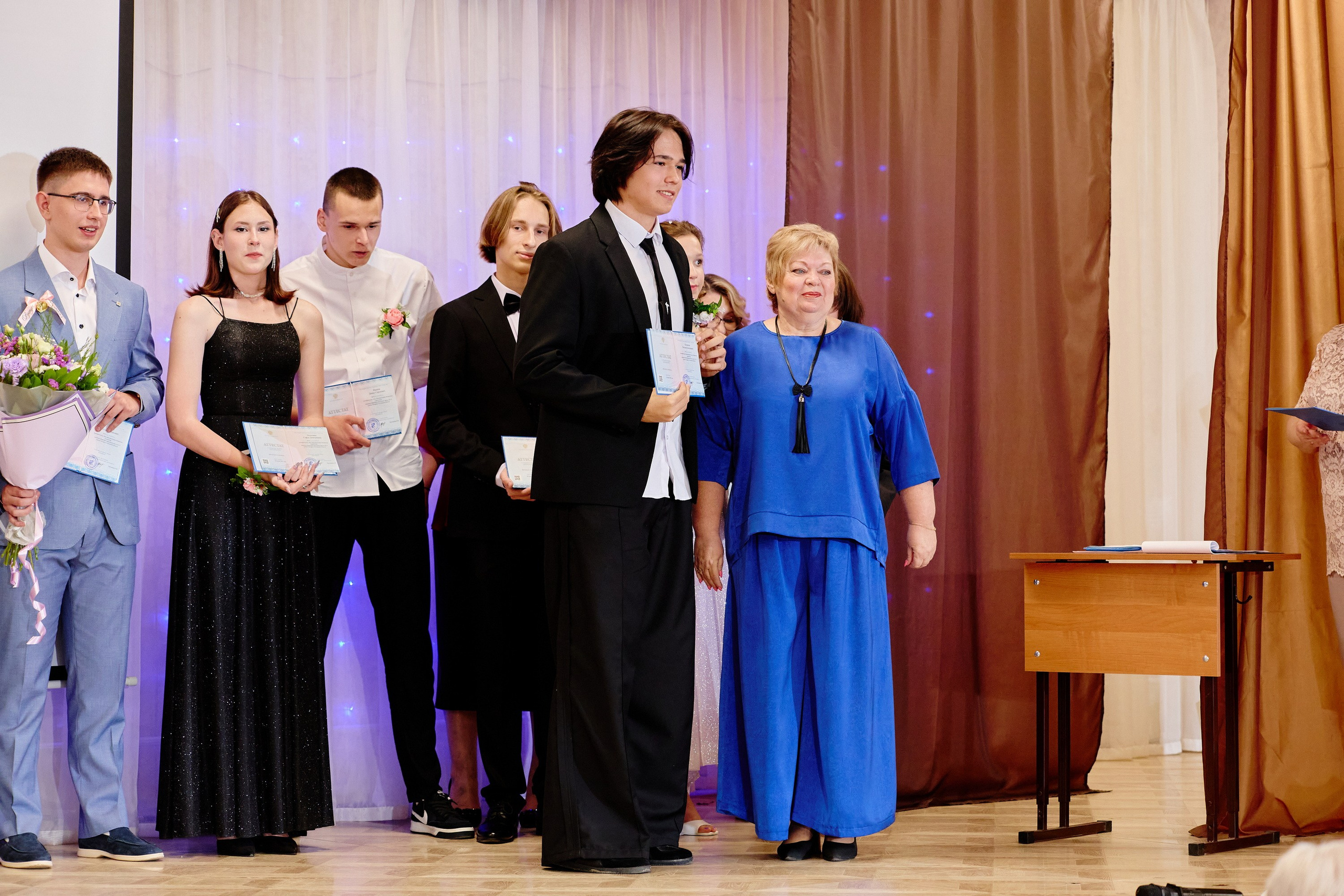 Выпускной 35 Сош. Фотограф Выпускные альбомы Таганрог Сергей Коробченко