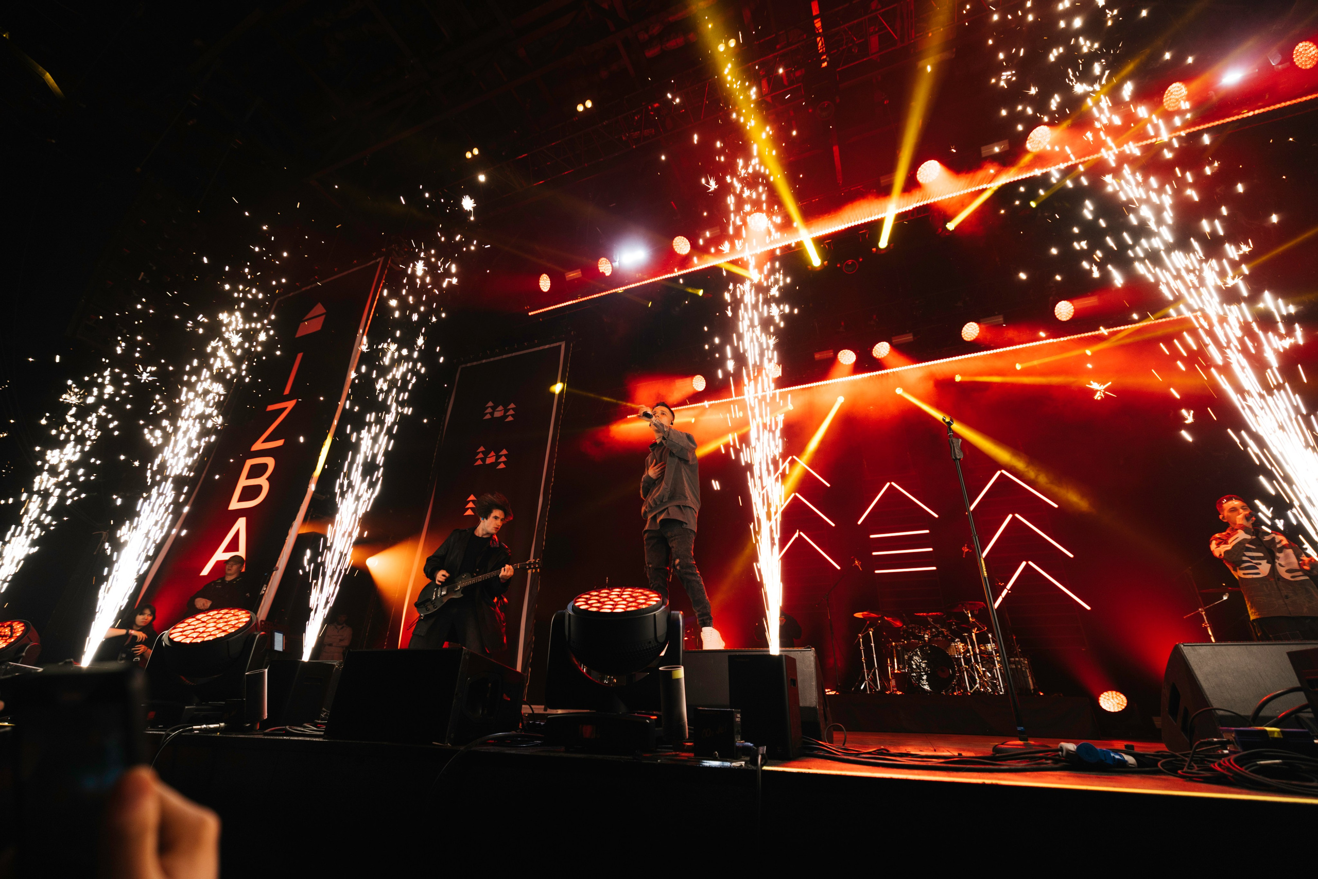 IZBA FEST В VK STADIUM 04.05.24. Концертный и репортажный фотограф в Москве и Санкт-Петербурге Мария