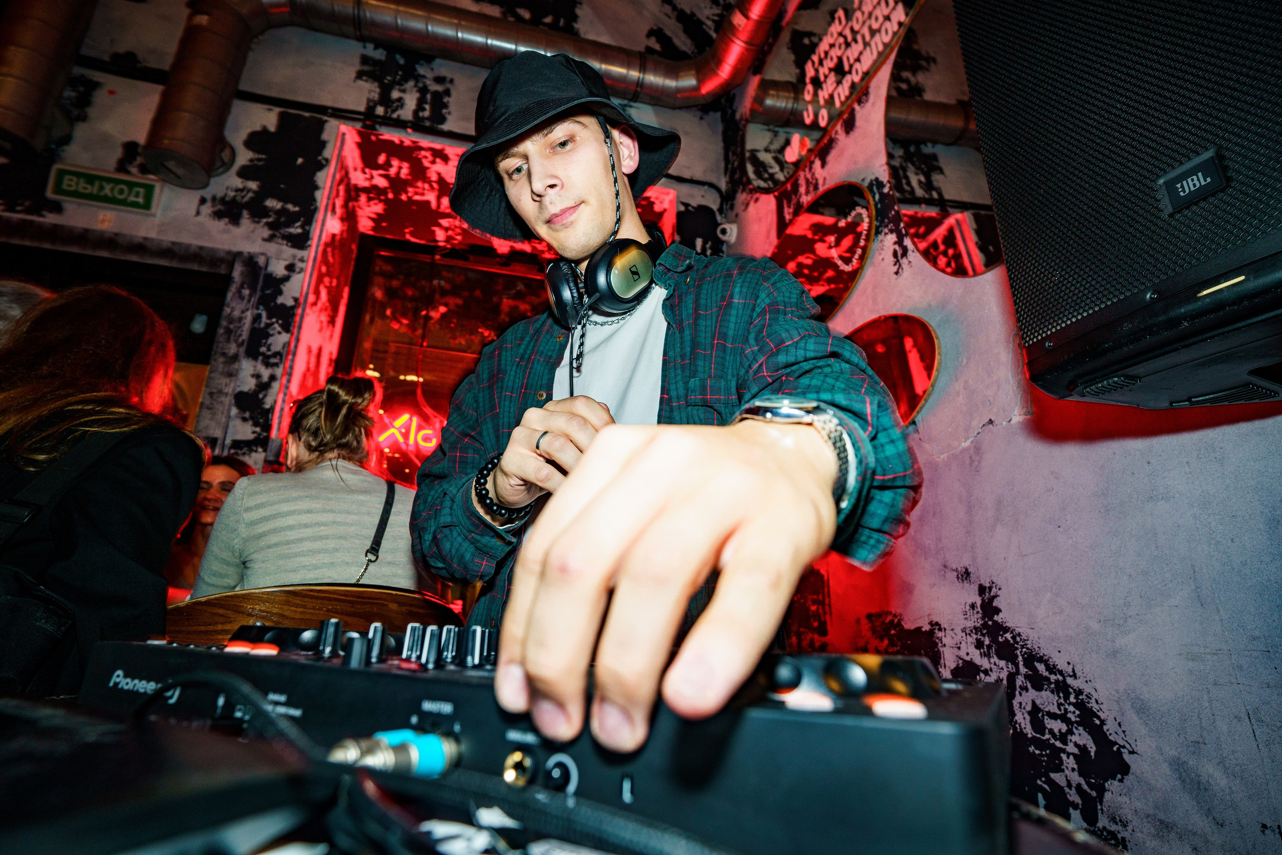 Бар разбитых сердец — 10/12 DJ's. Концертный и репортажный фотограф в Санкт-Петербурге Слава Пахомов