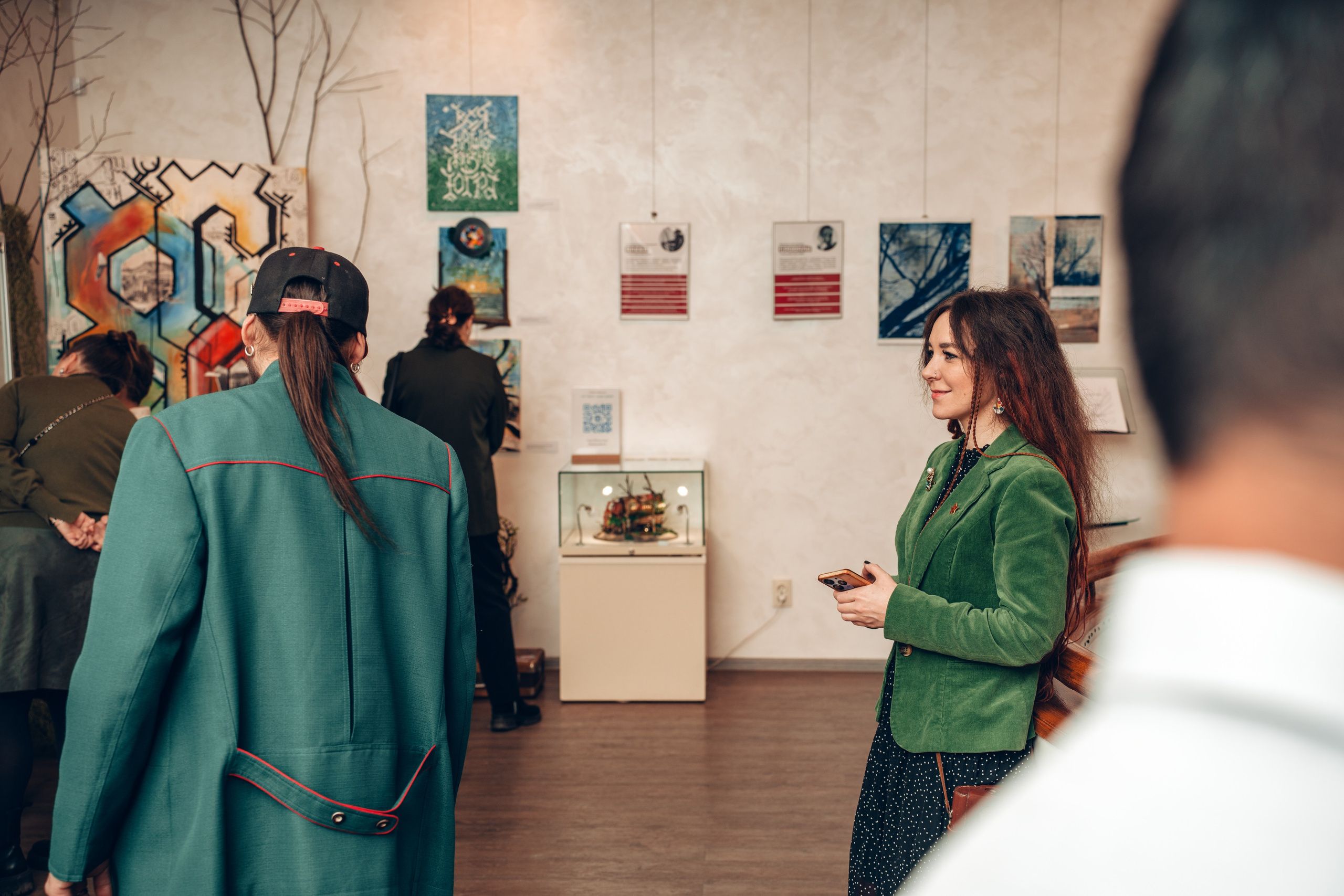 Открытие выставочного проекта «Я + Искусство = ЮГРА». Лайфстайл фотограф в Ханты-Мансийске Мария Шишкина