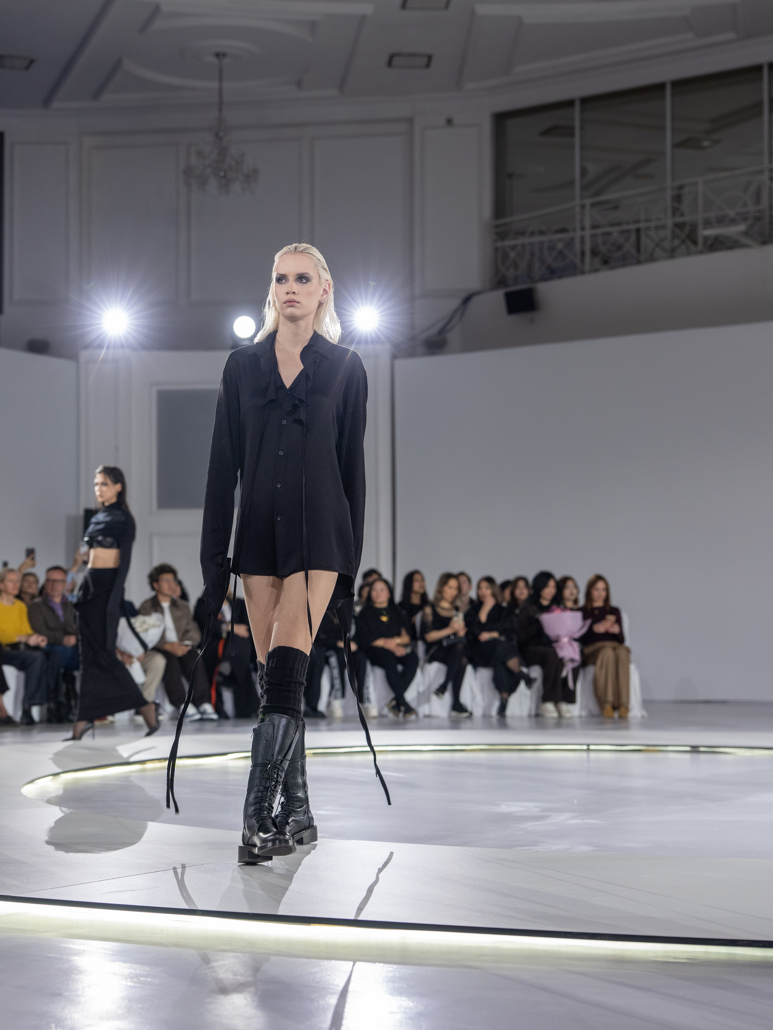 Дизайн DVALI. Сайт Алматинского НЮ АРТ, будуар и фэшн фотографа Дениса Карпенко