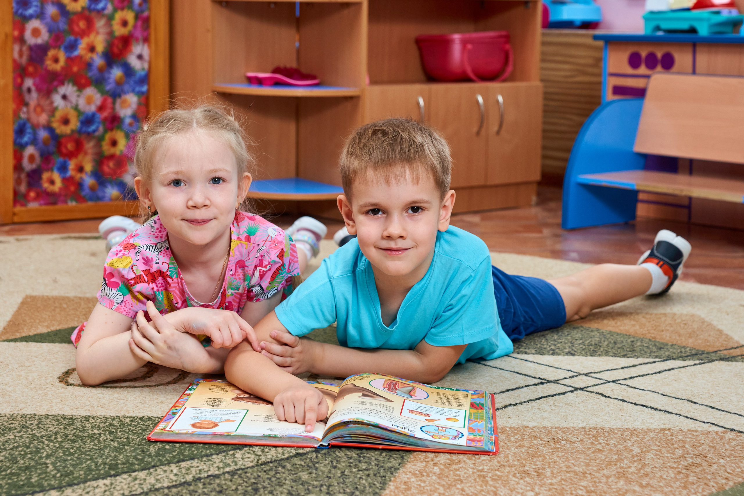 Игры и занятия в группе. Childrenfoto.ru