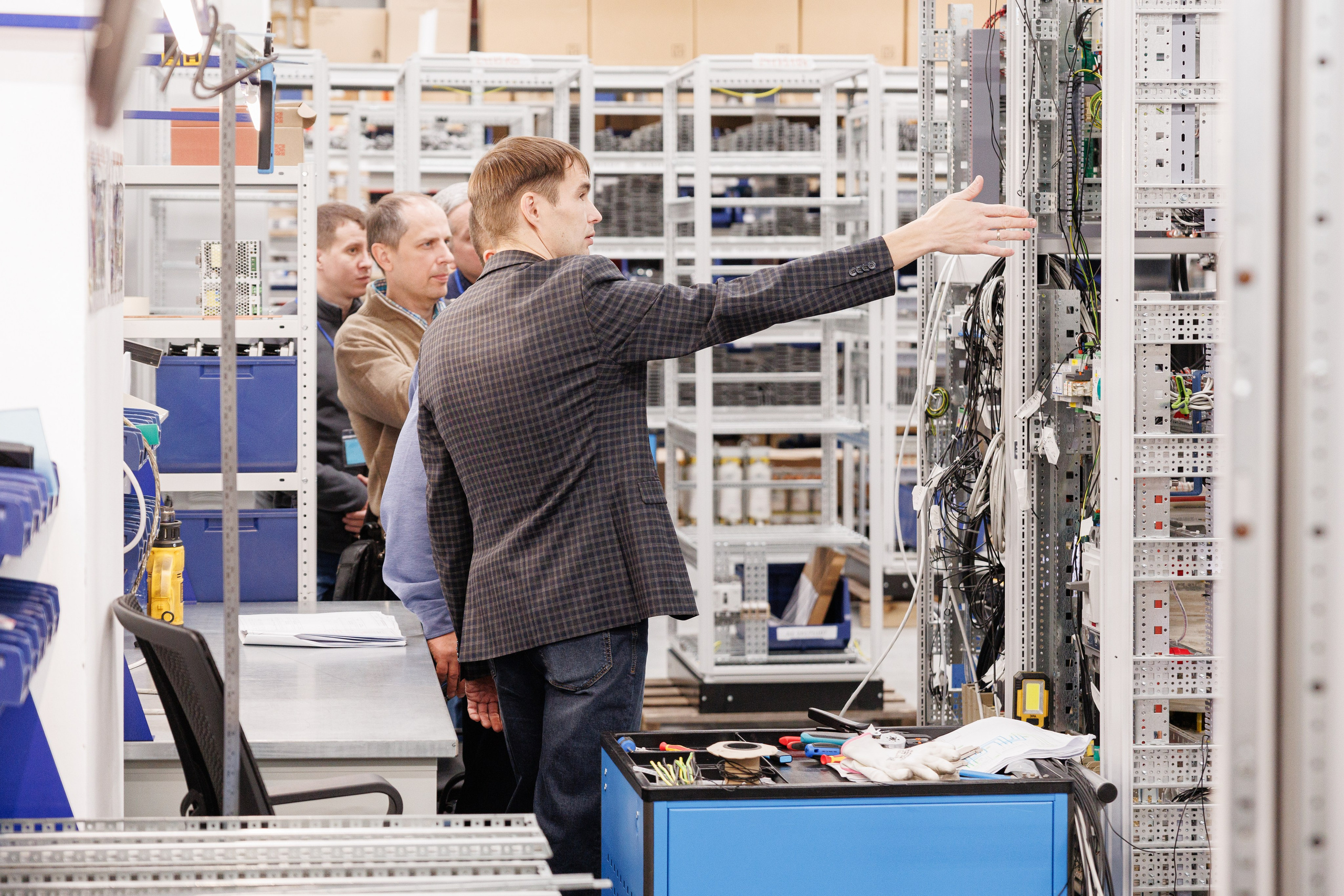 Вольтаг — Экскурсия по производству. Контент для бизнеса в Екатеринбурге Полдень Медиа