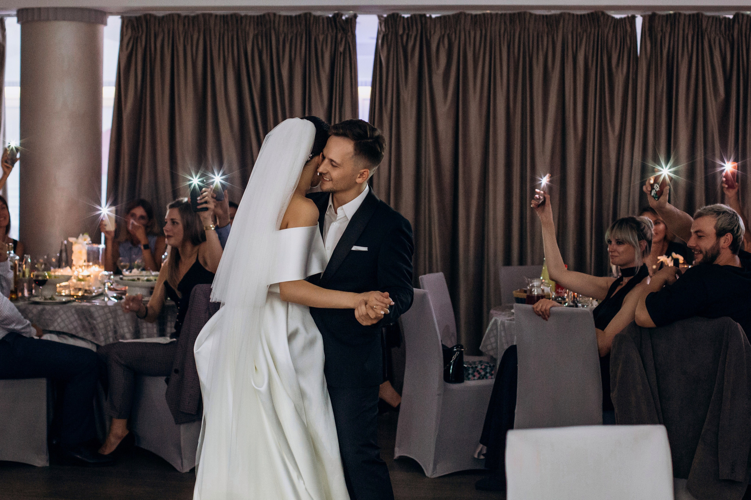 Свадьба на катере. Свадебный фотограф в Санкт-Петербурге Вика Стукачева