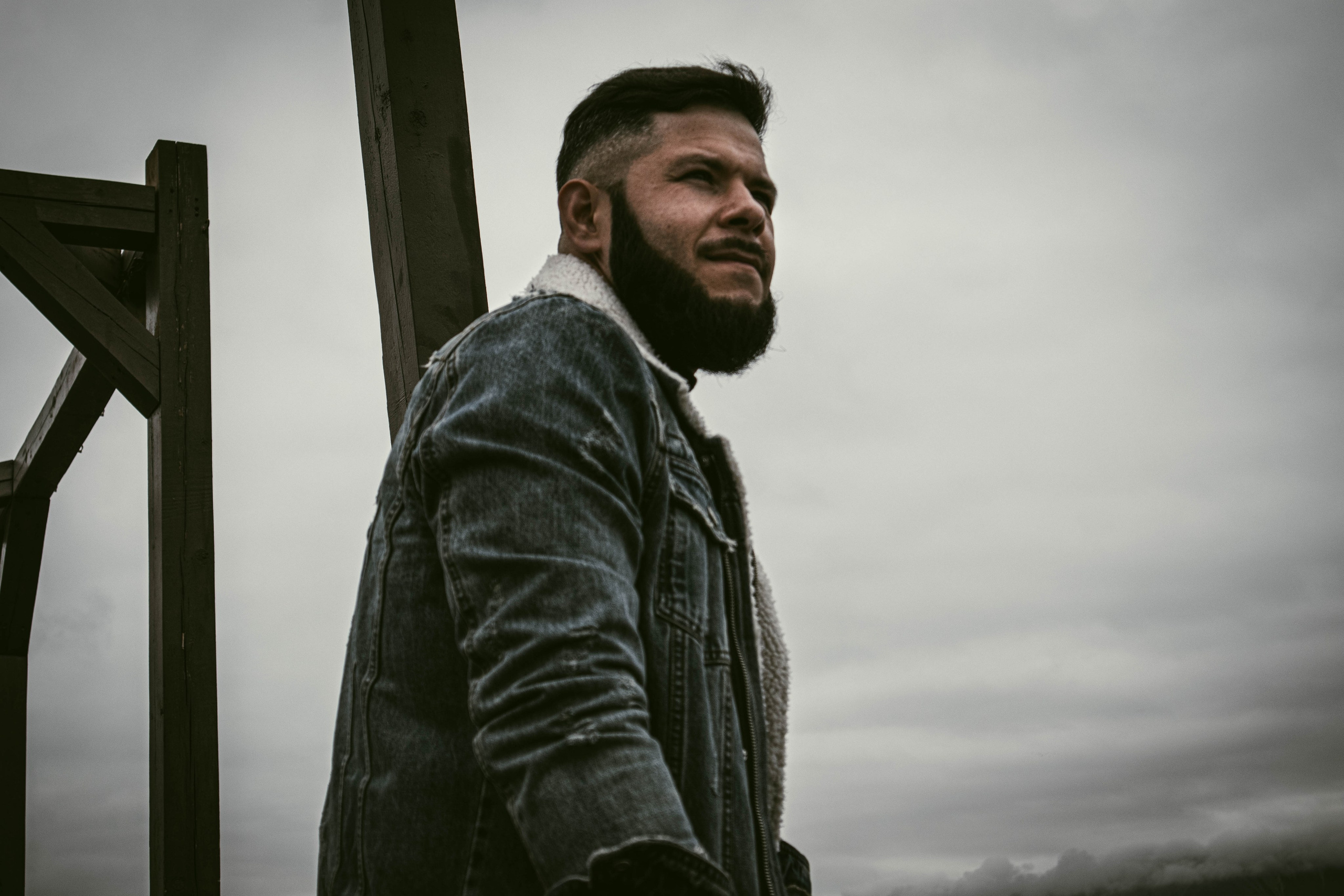 О. Уличный фотограф Города N