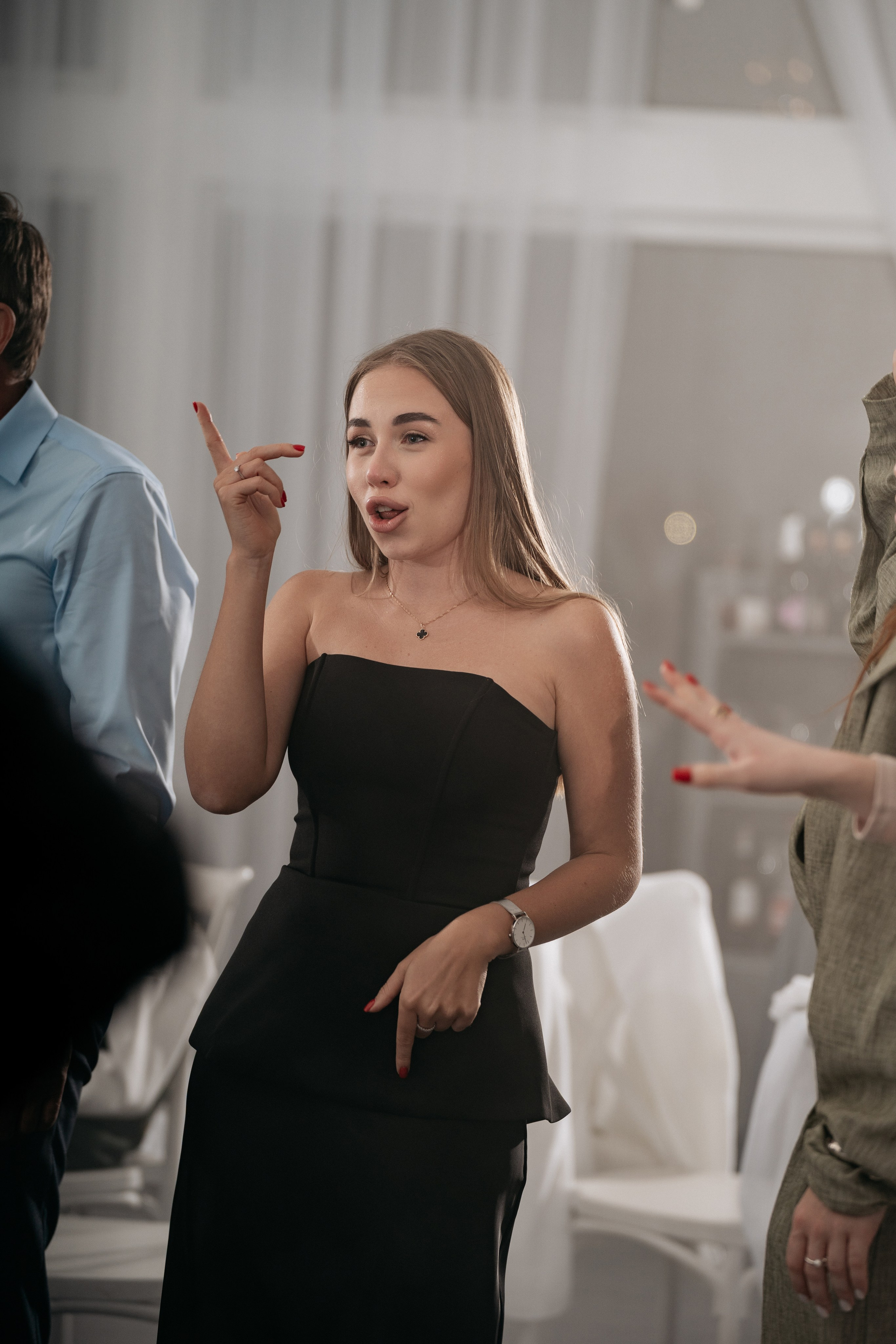 Эмоции гостей на свадебном банкете. Фотограф Геленджик.