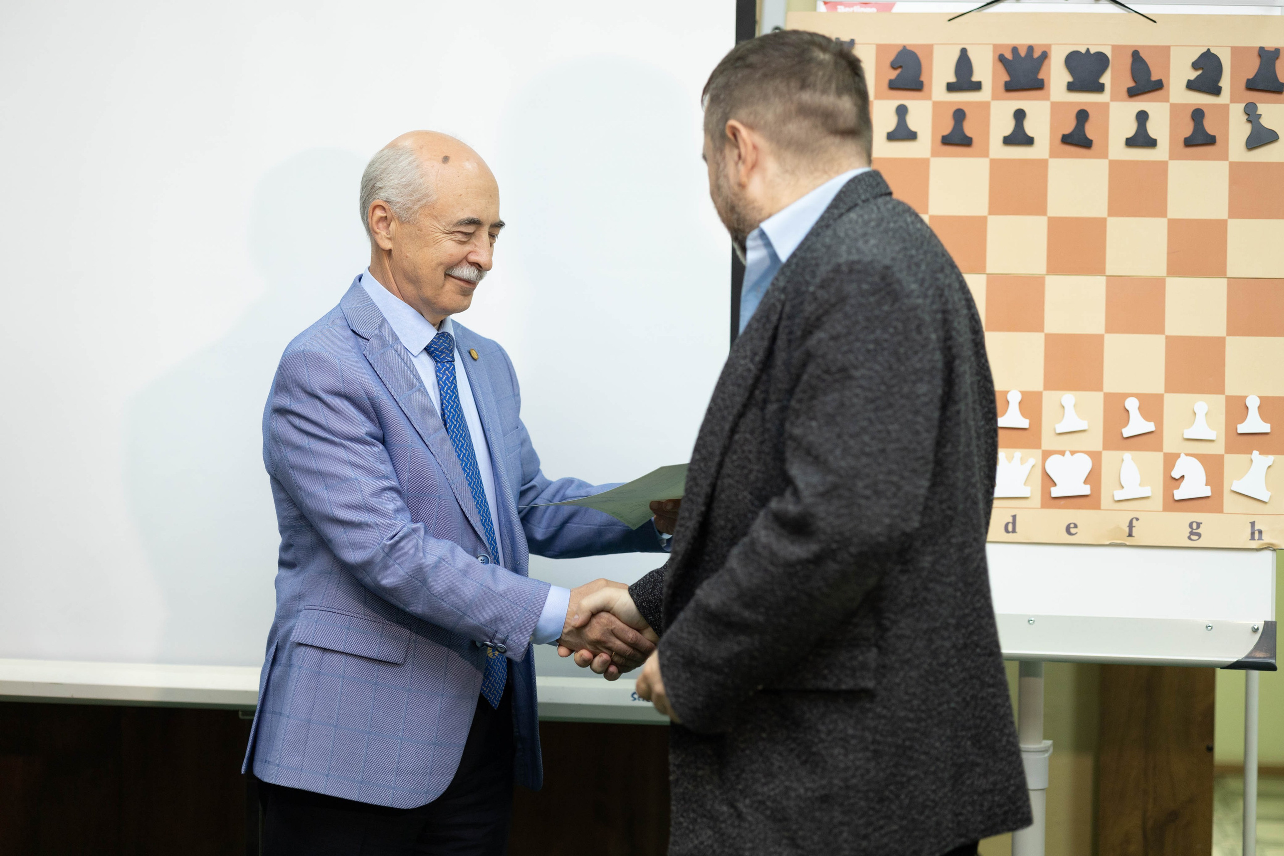 Награждение шахматной федерации