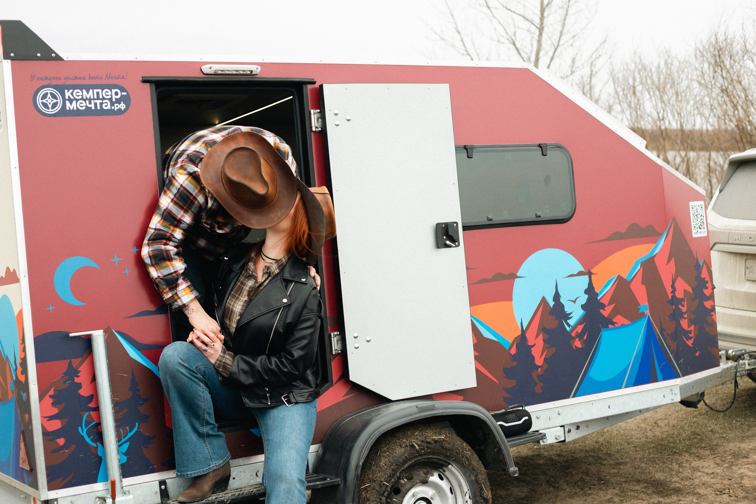 Love story camper. Фотограф в Тюмени Даша Михнова. Портреты, фотопроекты, фотодни