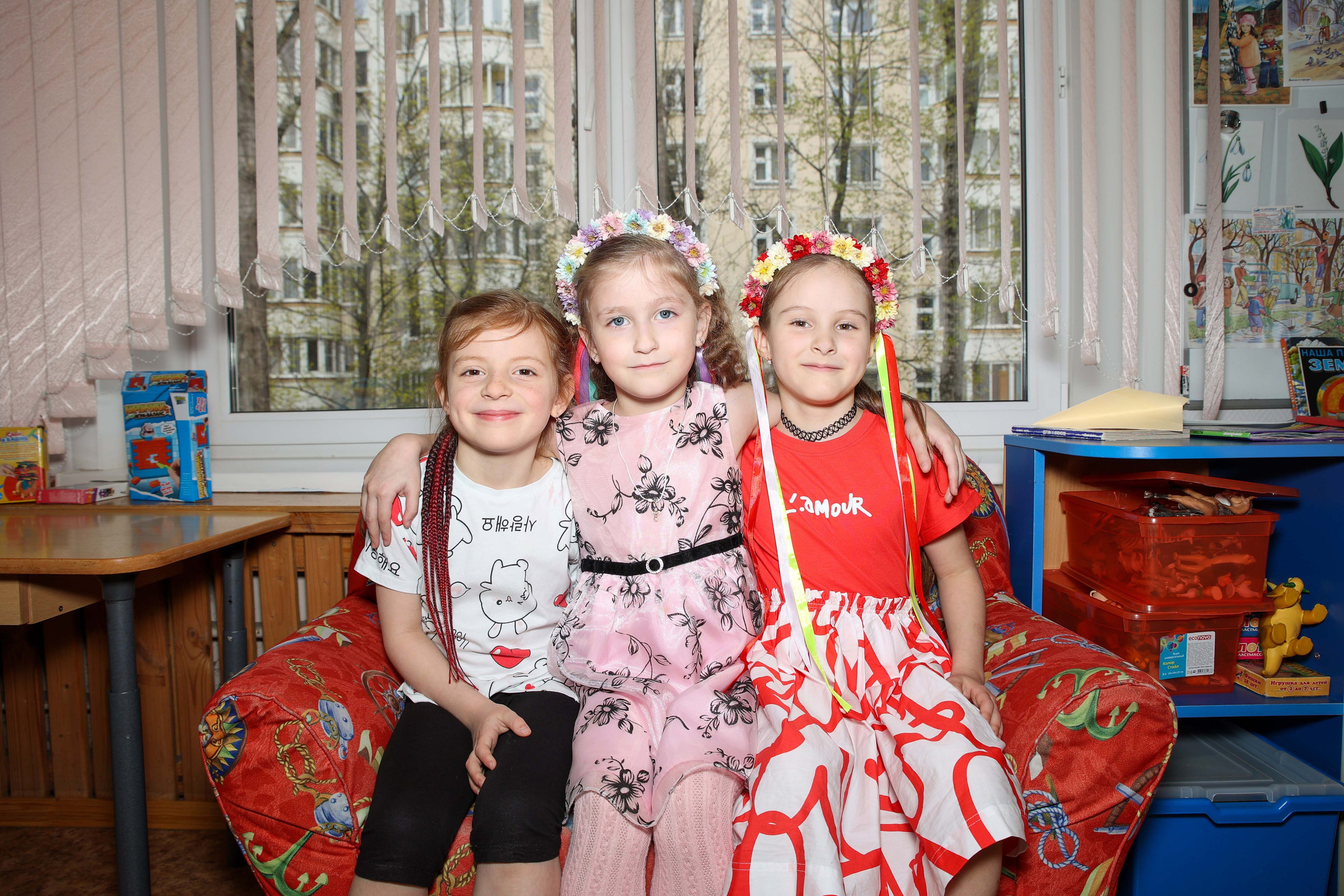 Групповые фотографии, фото с лучшим другом. Школьный и детсадовский фотограф Москва. Детский фотограф