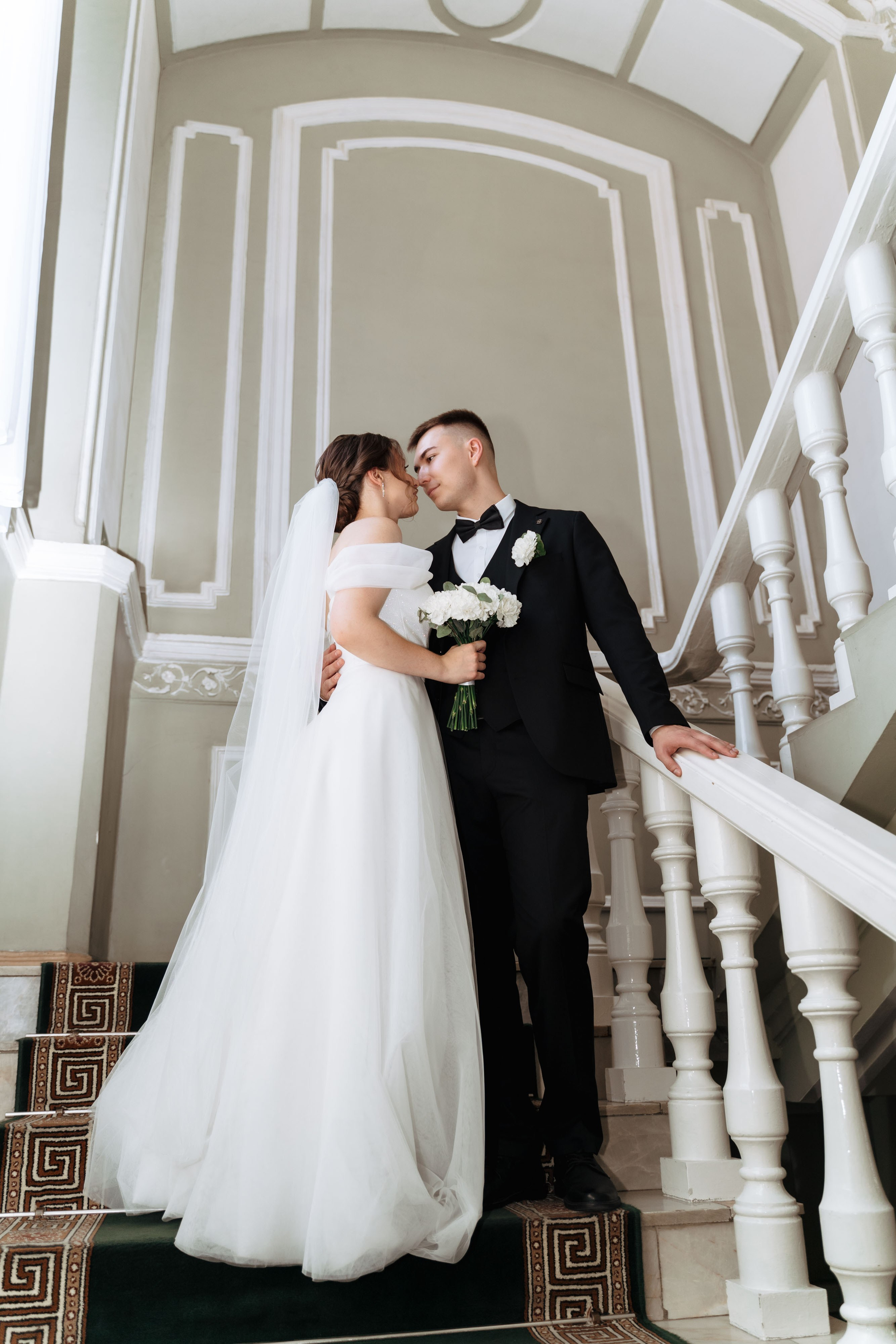 фотосессия жениха и невесты в ЗАГСе города Новочеркасск