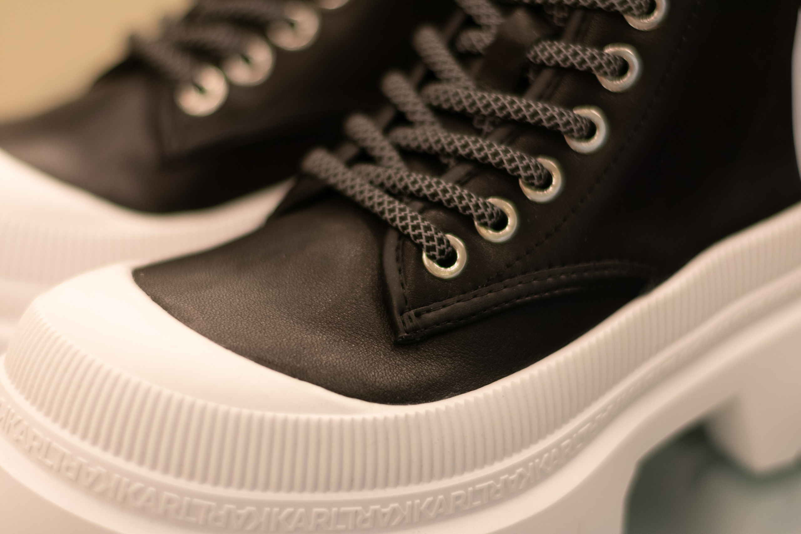 Для организаций. Предметная фотосессия для обувного магазина Capsula. Фотограф/видеограф Богдан Голованов