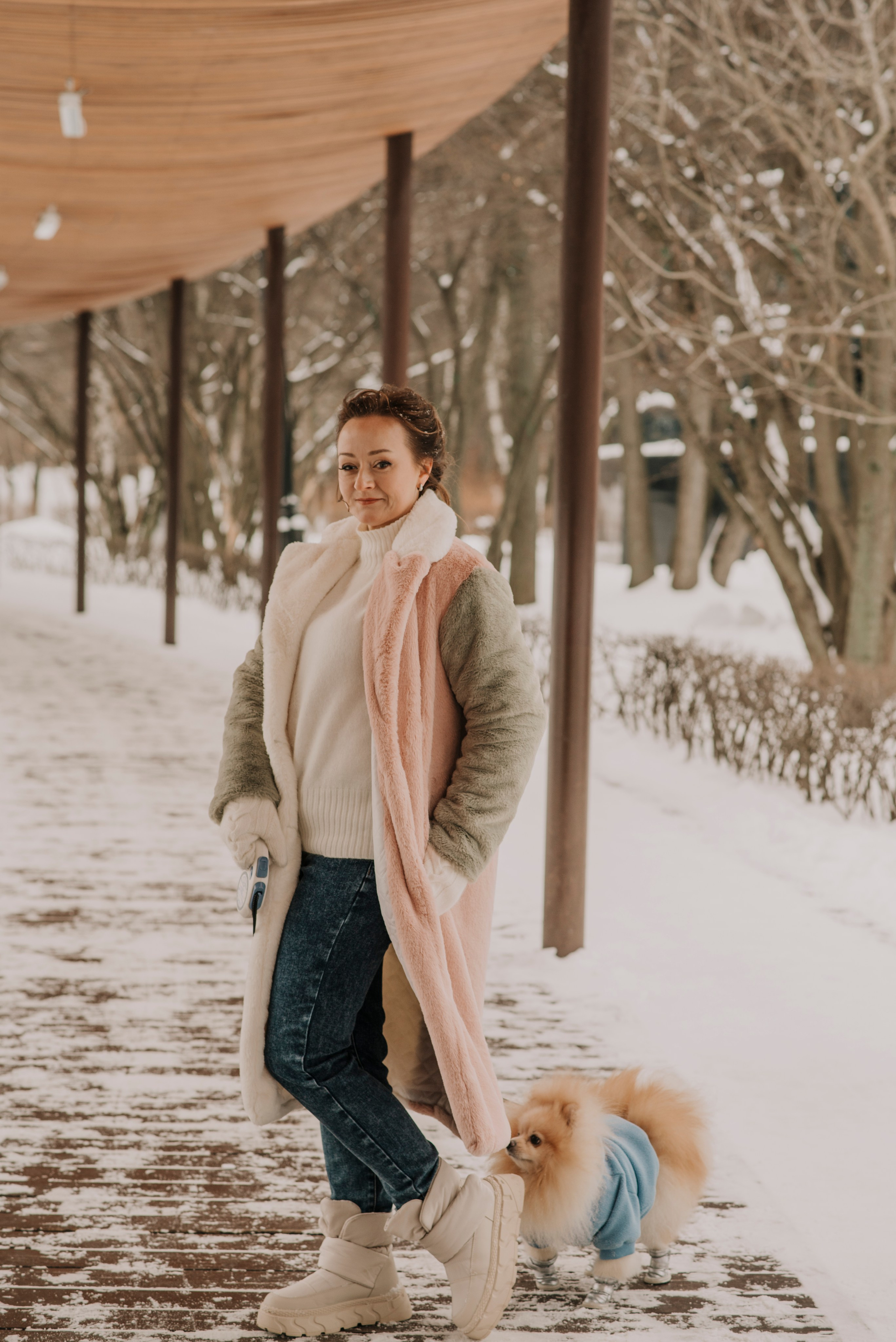 Зимняя фотосессия в парке с собакой. Фотограф Москва: тематическая фотосессия с подбором образа