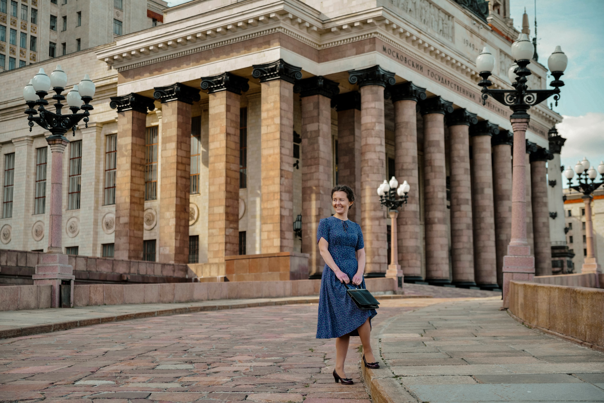 Ретро прогулка на Воробьевых горах. Фотограф Москва: тематическая фотосессия с подбором образа