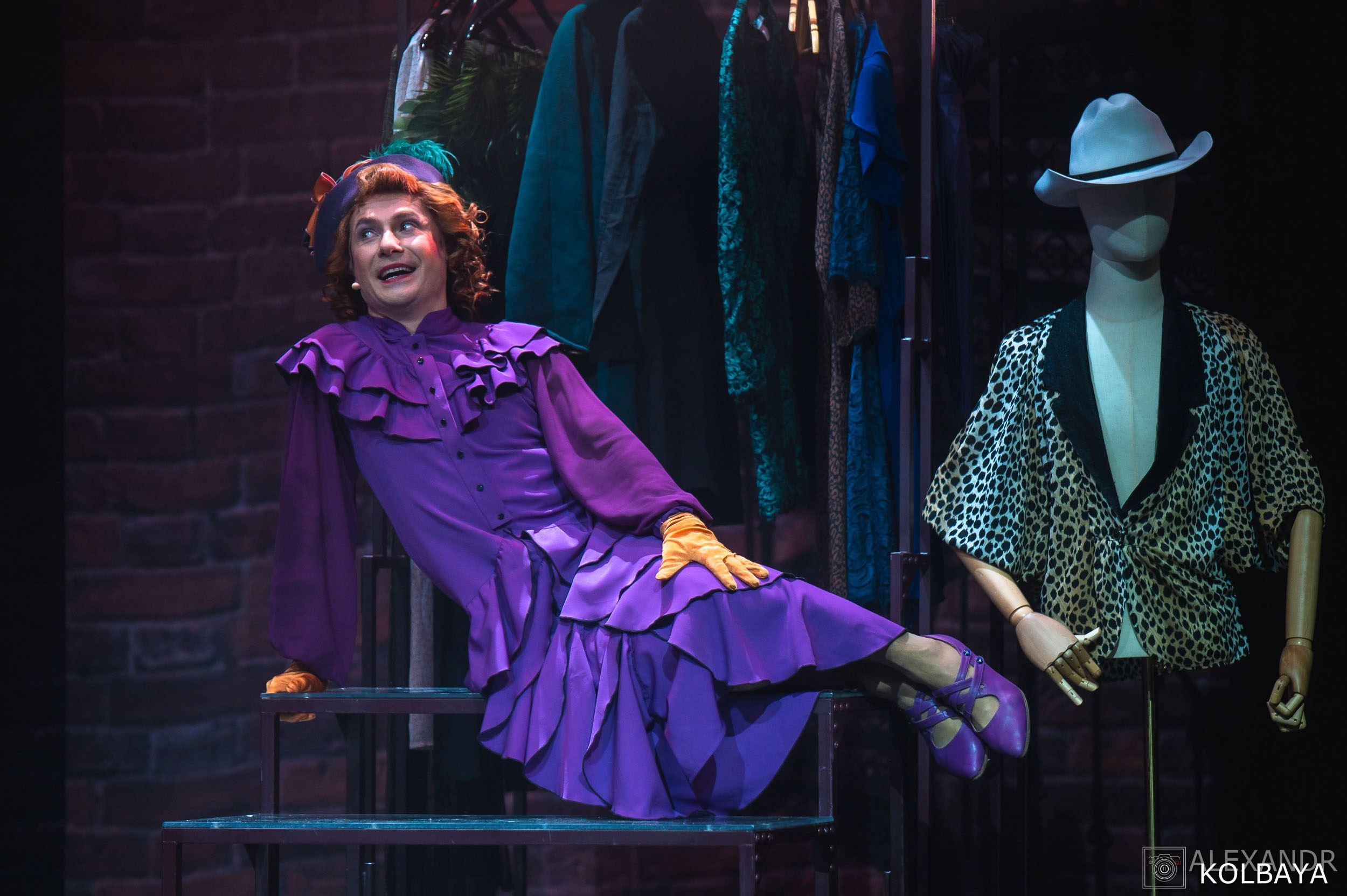 Фотографии со спектакля «Привет, я тетя Чарли». Концертный и театральный репортажный фотограф в Москве Александр Колбая