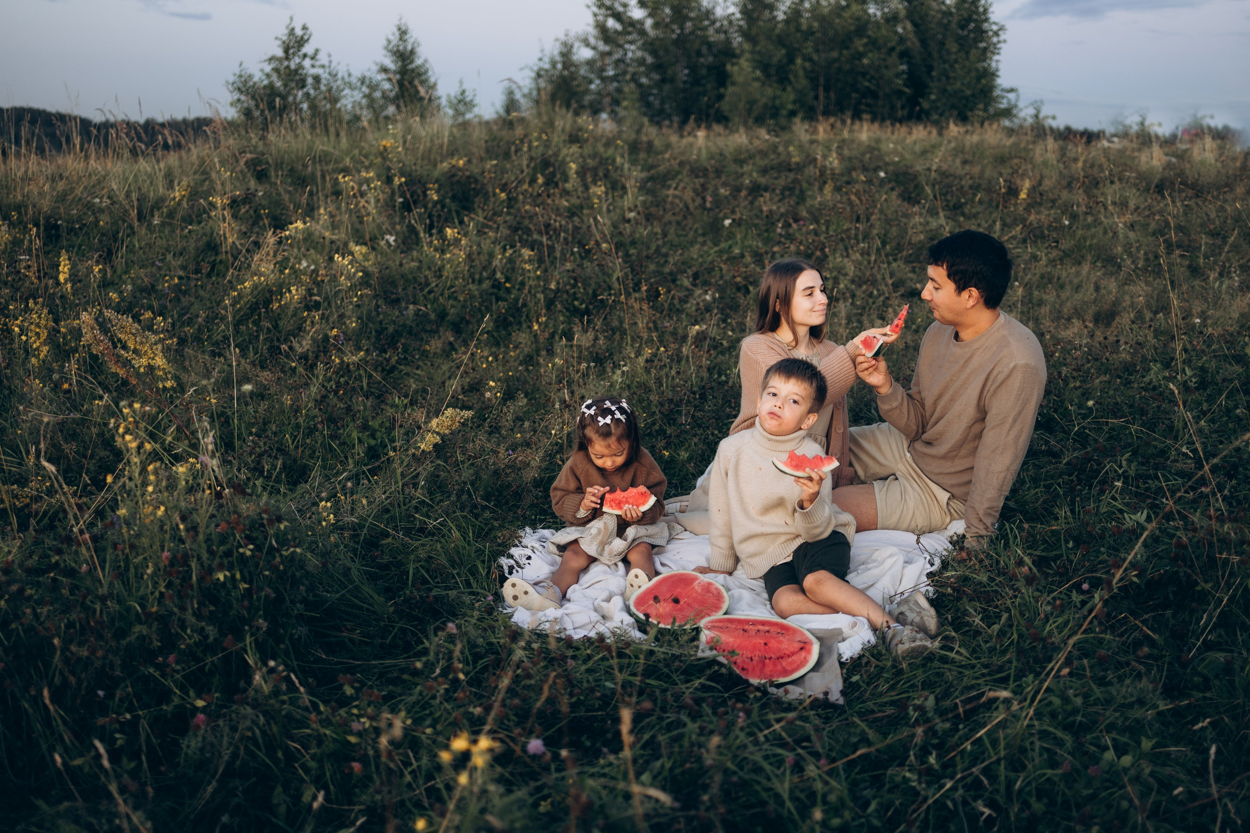 Семейная фотосессия на Колтушских высотах. Семейный и детский фотограф в Санкт-Петербурге Павлова Елена
