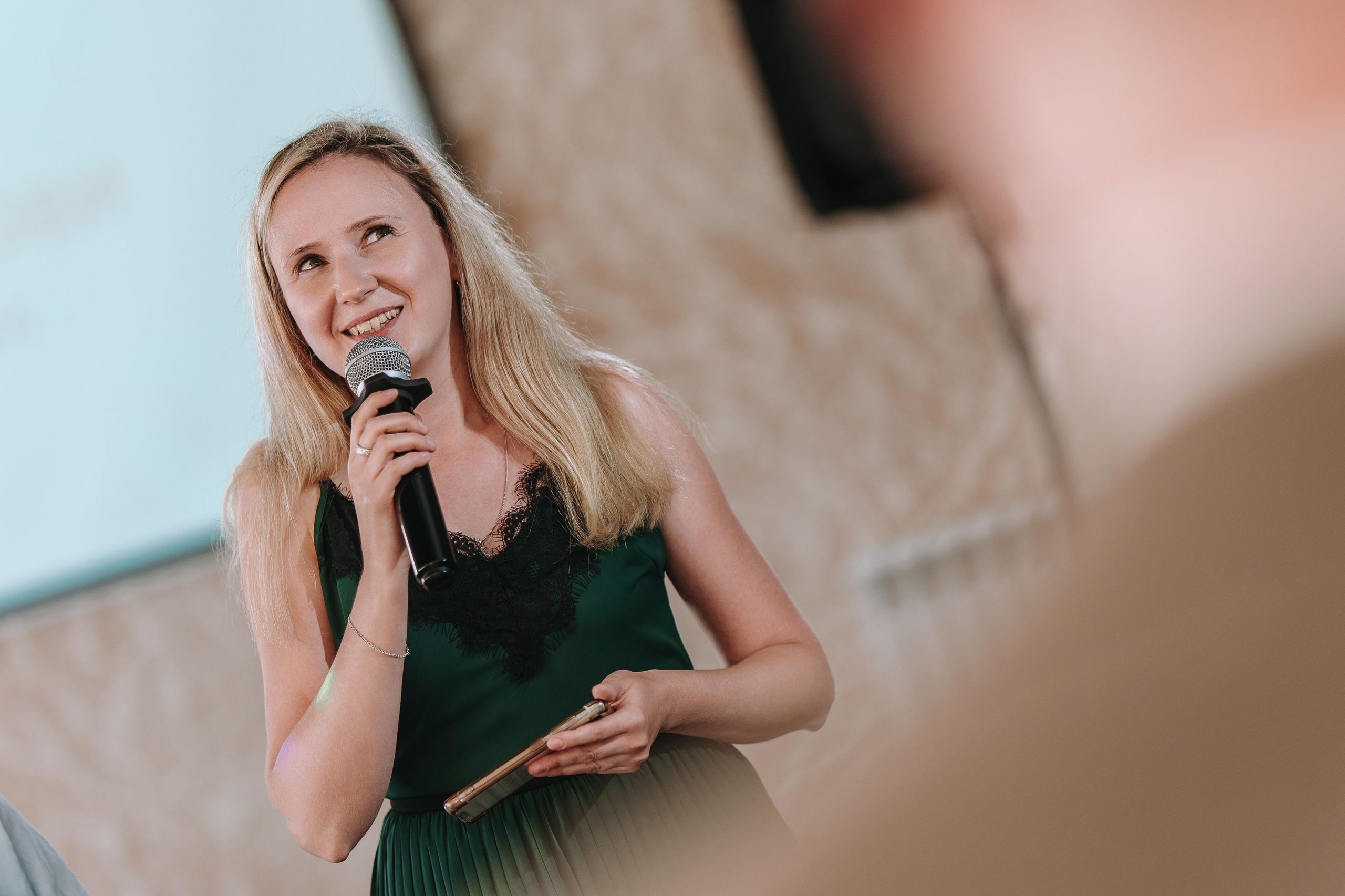 БАНКЕТНЫЙ ЗАЛ ТОРТУГА, ВЕДУЩИЙ АНДРЕЙ ОГНЕВ