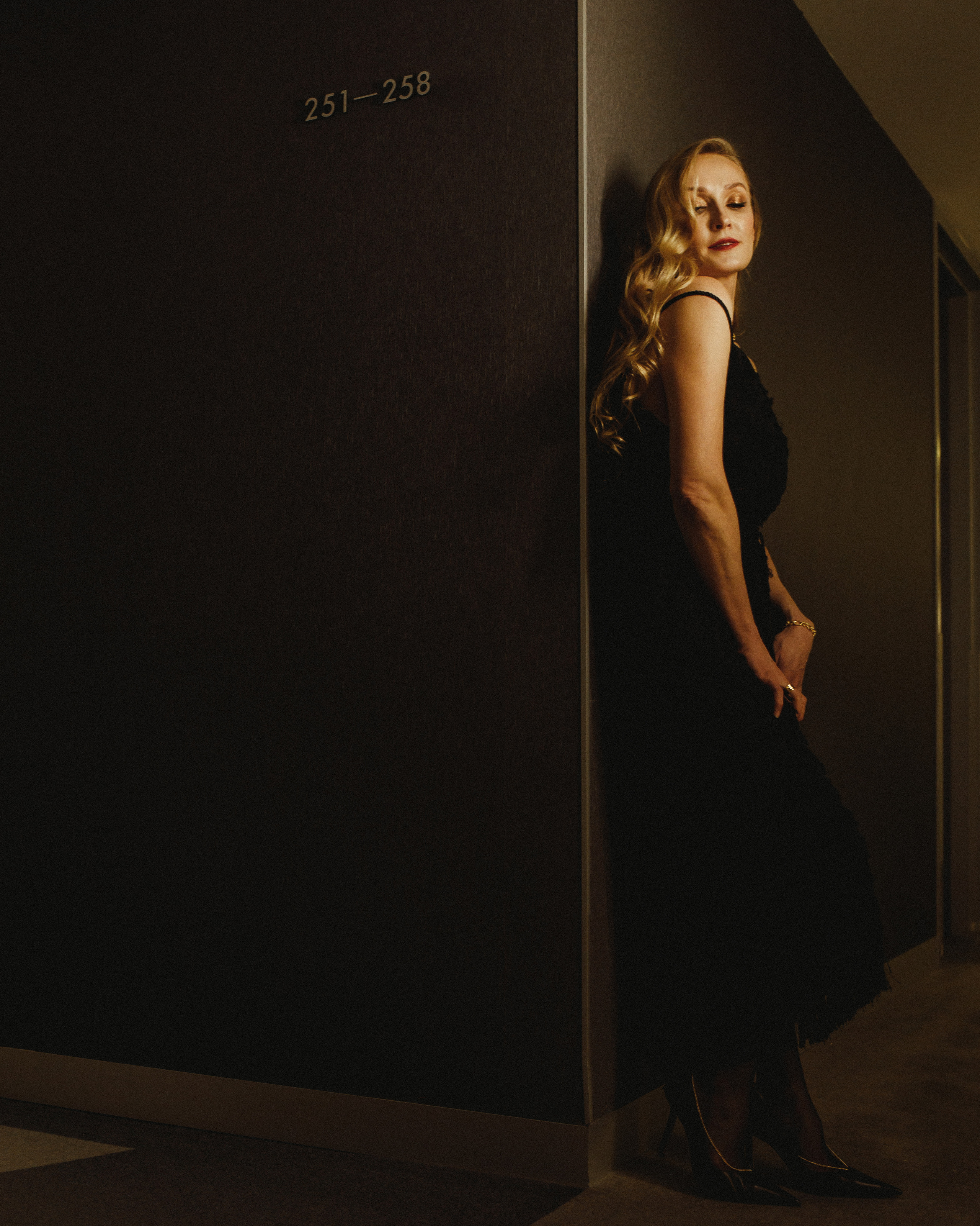 Woman and wine. Фотограф Андрей Куськало