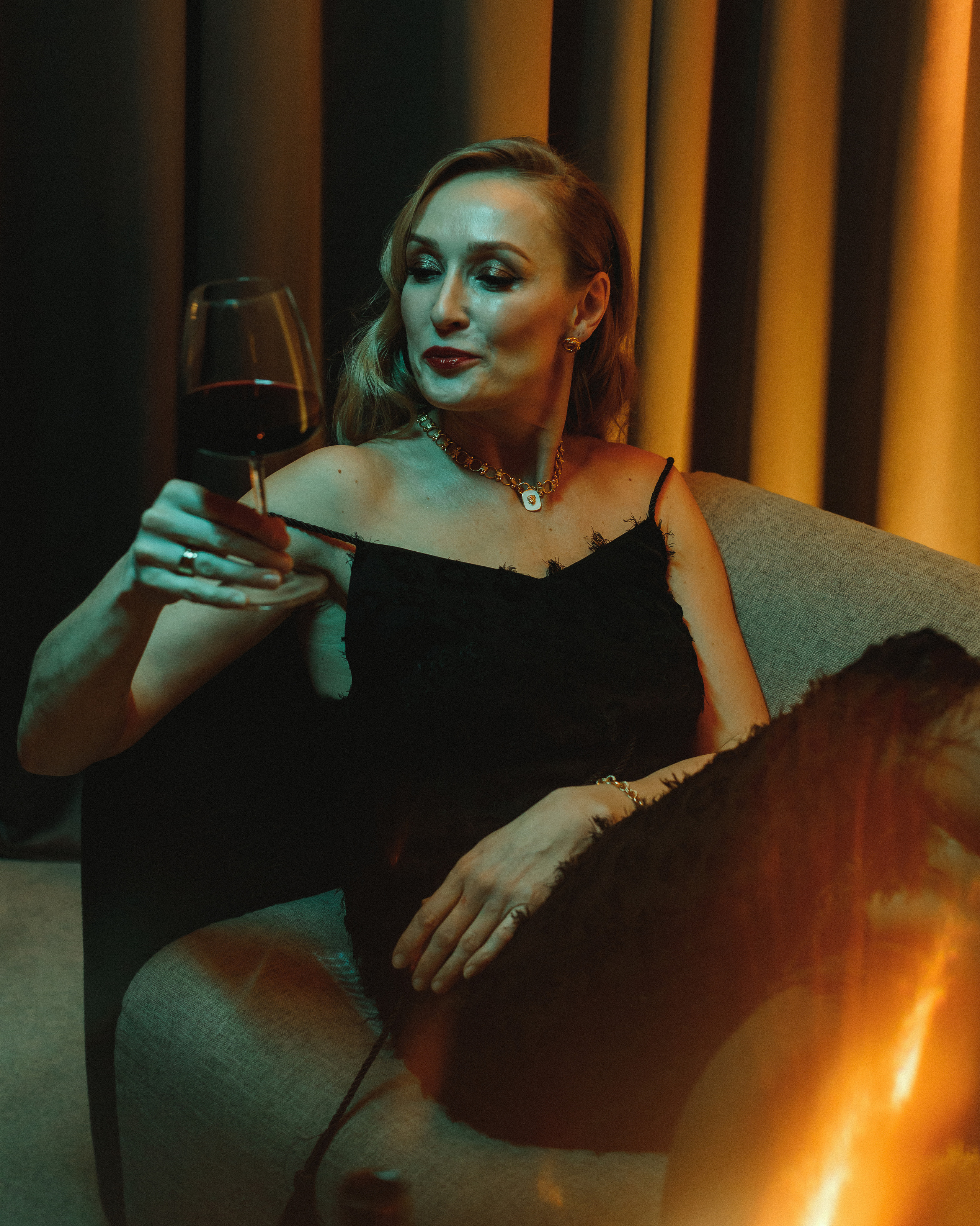 Woman and wine. Фотограф Андрей Куськало