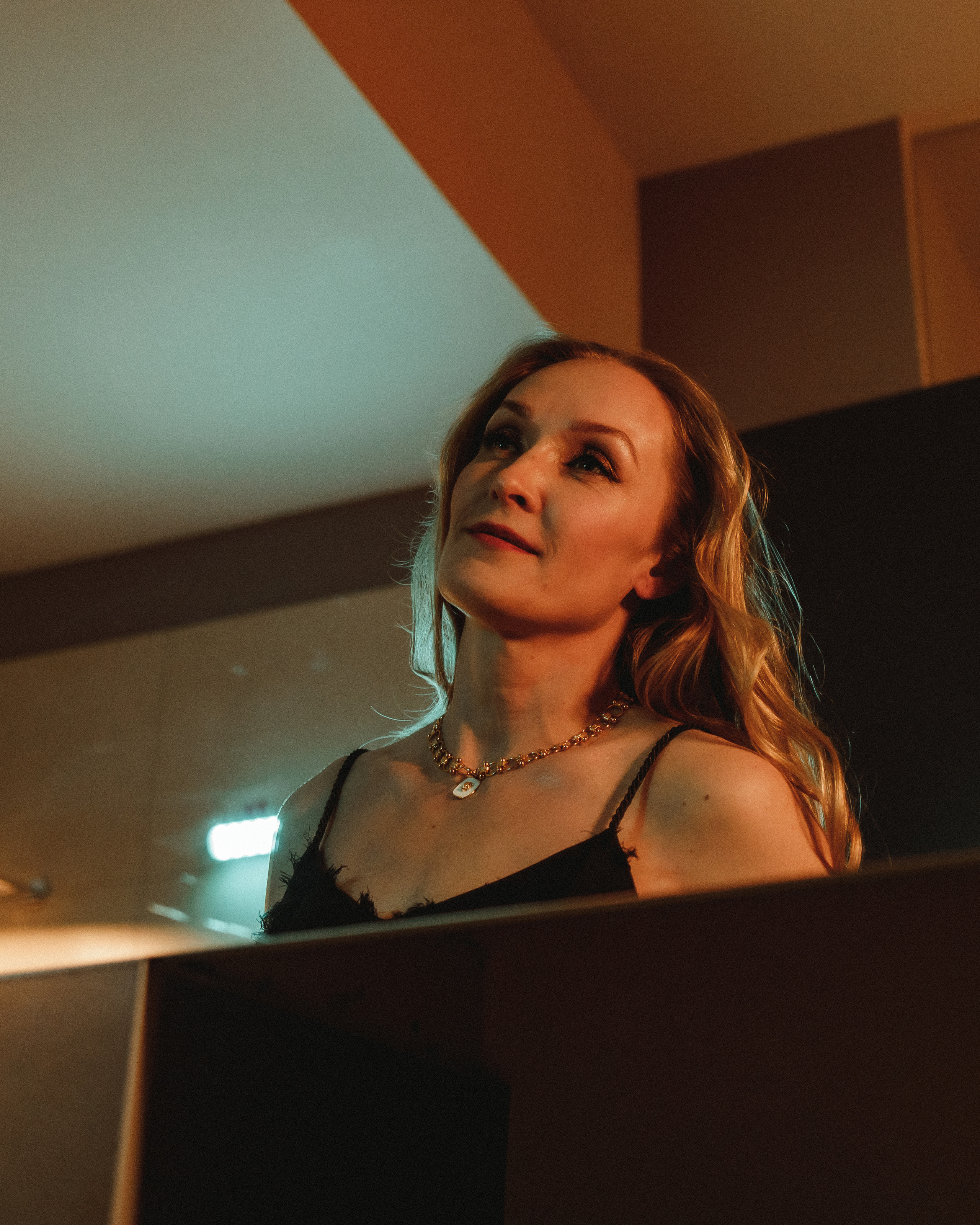 Woman and wine. Фотограф Андрей Куськало