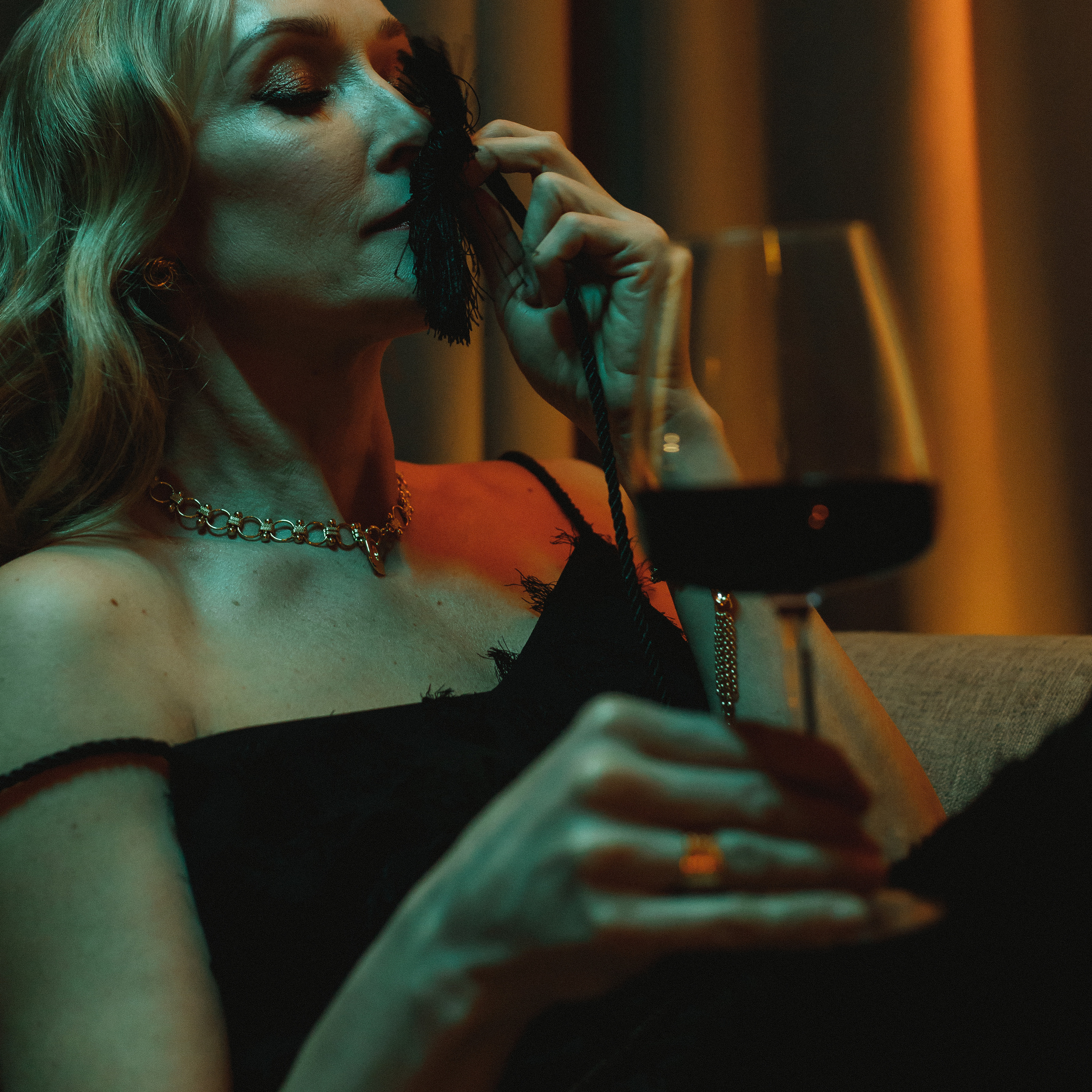 Woman and wine. Фотограф Андрей Куськало