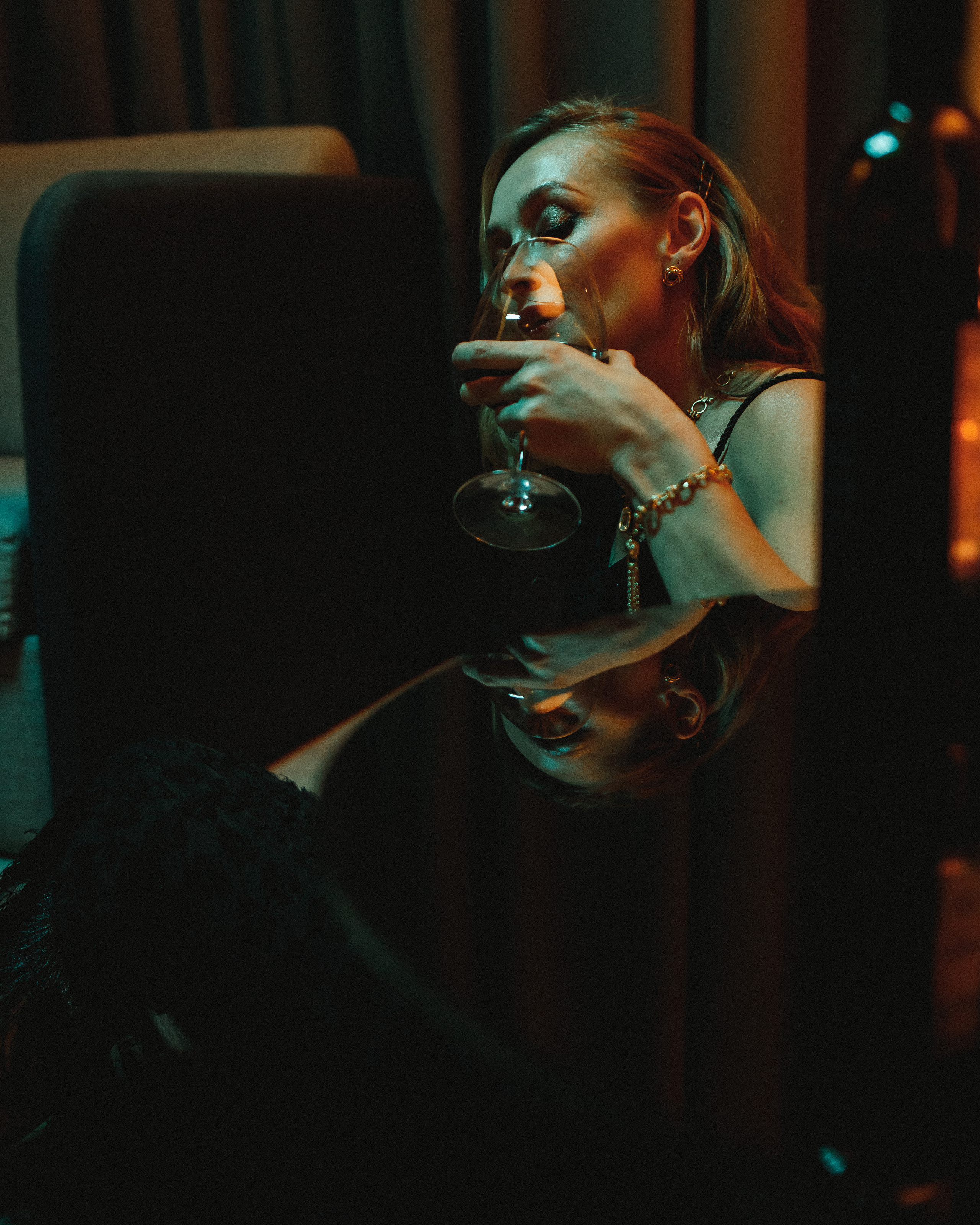Woman and wine. Фотограф Андрей Куськало