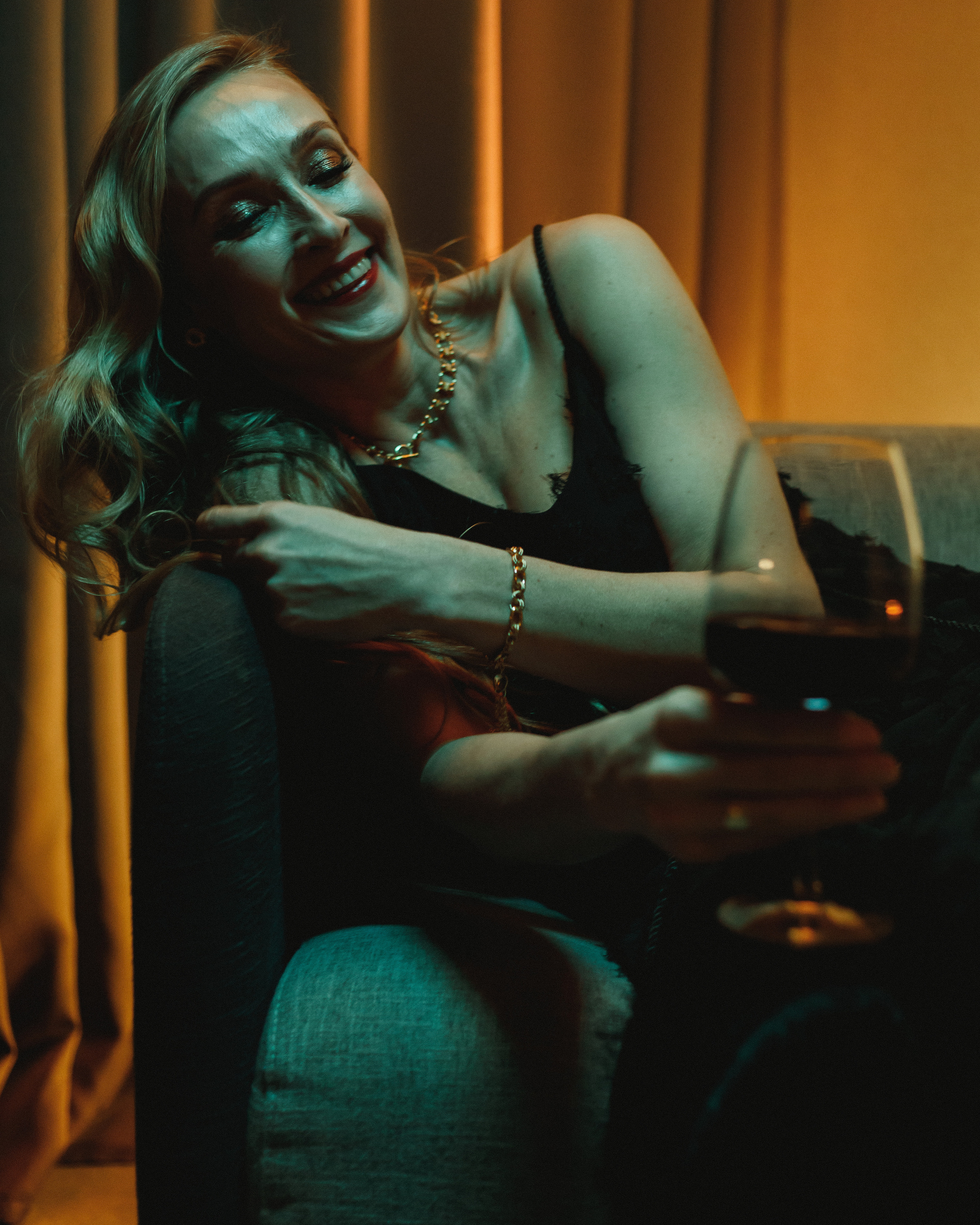 Woman and wine. Фотограф Андрей Куськало