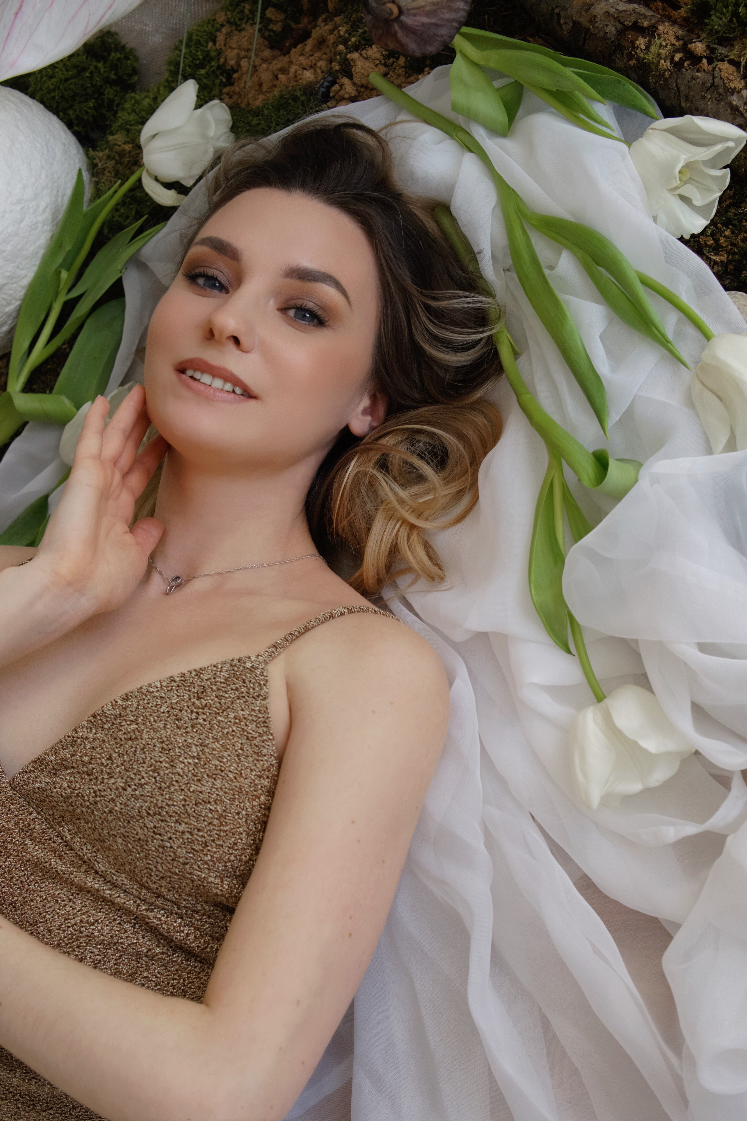 Саша, фотосессия с цветами. Фотограф в Минске Света Григорьева