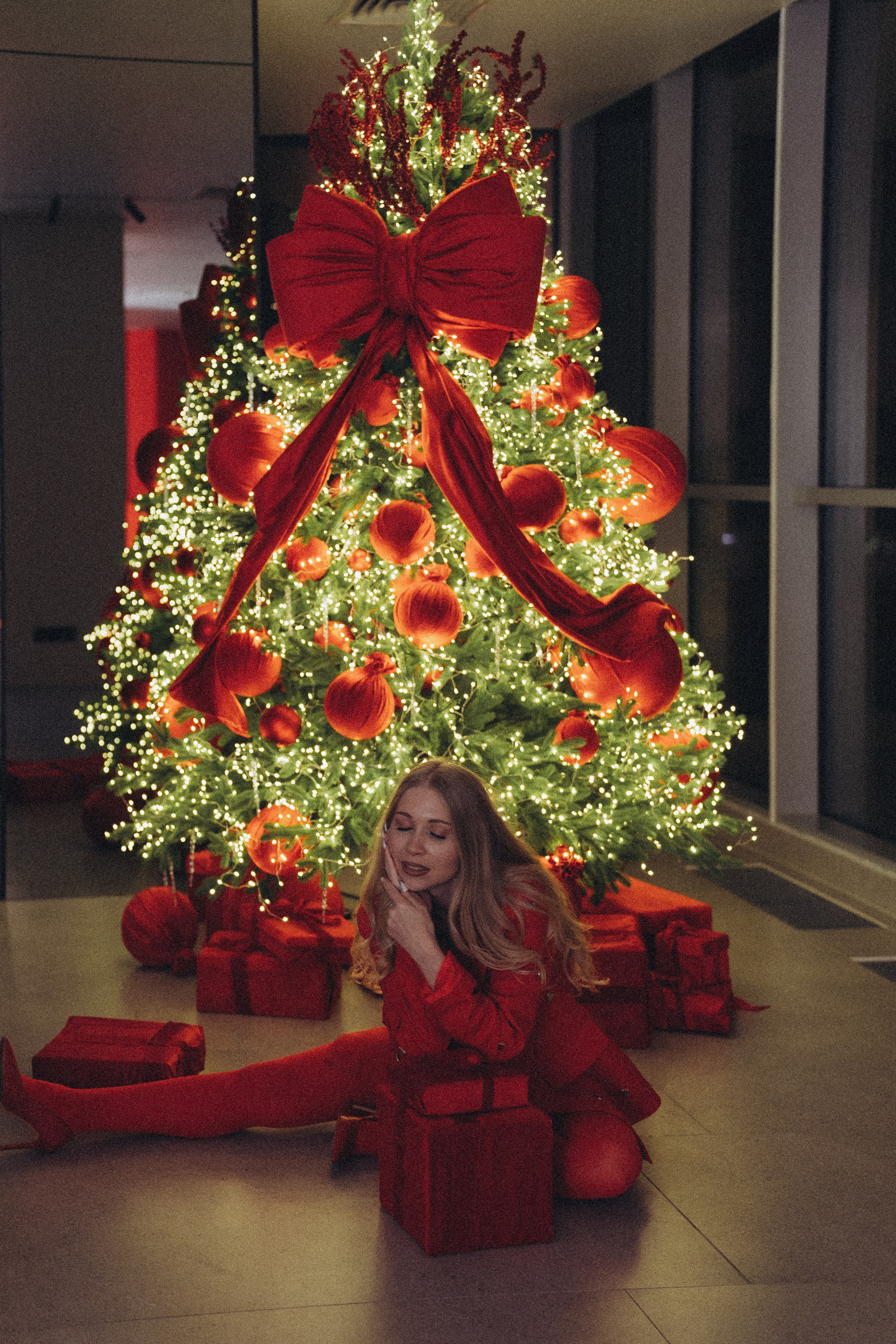ФОТОСЕССИЯ К НОВОМУ ГОДУ В СТУДИИ С ЕЛОЧКОЙ КРАСИВЫЙ ОБРАЗ. Профессиональный фотограф, Санкт-Петербург — Виктория Богомолова