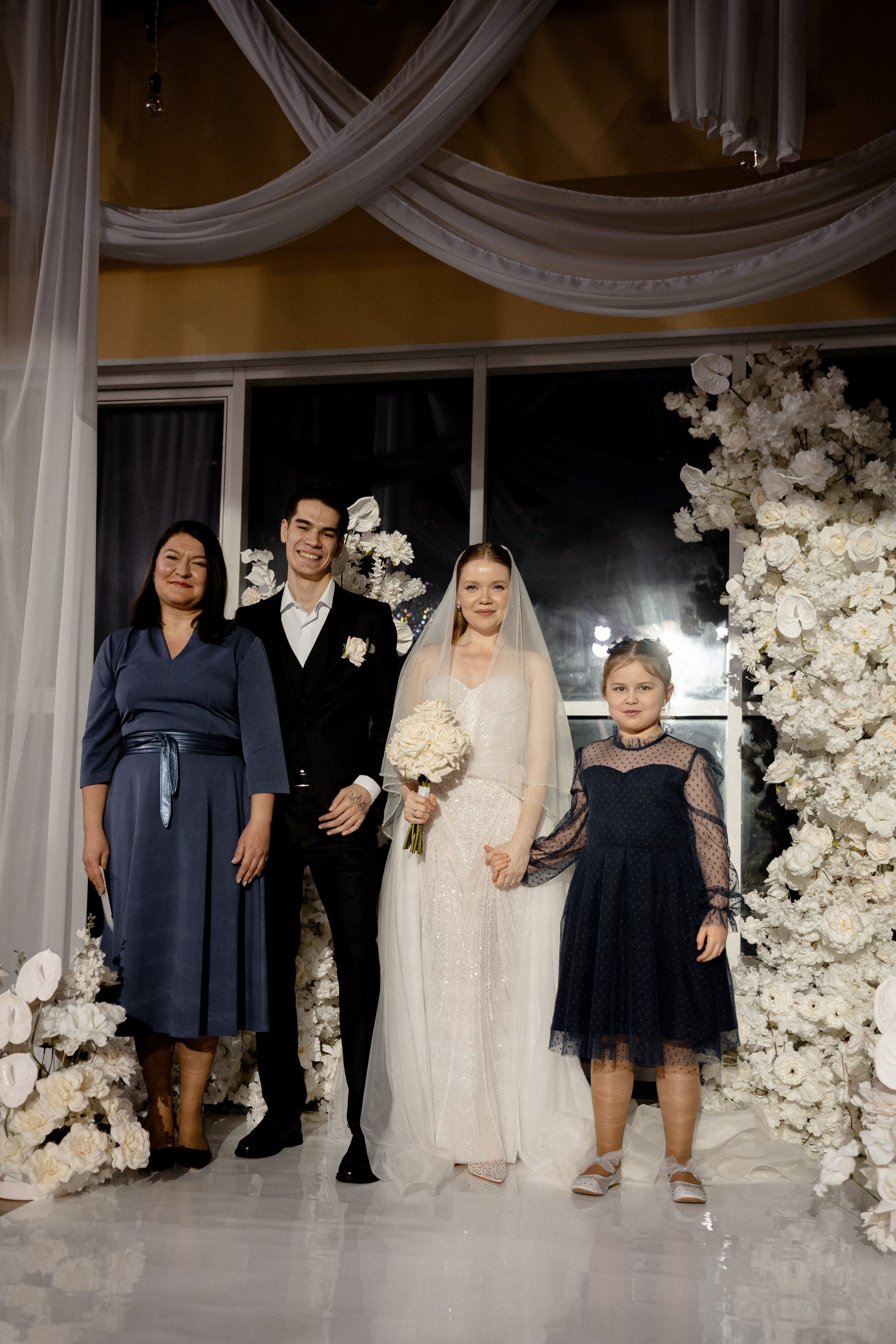 СВАДЕБНАЯ СЬЕМКА СБОРОВ В ОТЕЛЕ И ВЫЕЗД НА ЦЕРЕМОНИЮ (СНЯТО В СИБИРЕ В НИЖНЕВАРТОВСКЕ). Профессиональный фотограф, Санкт-Петербург — Виктория Богомолова