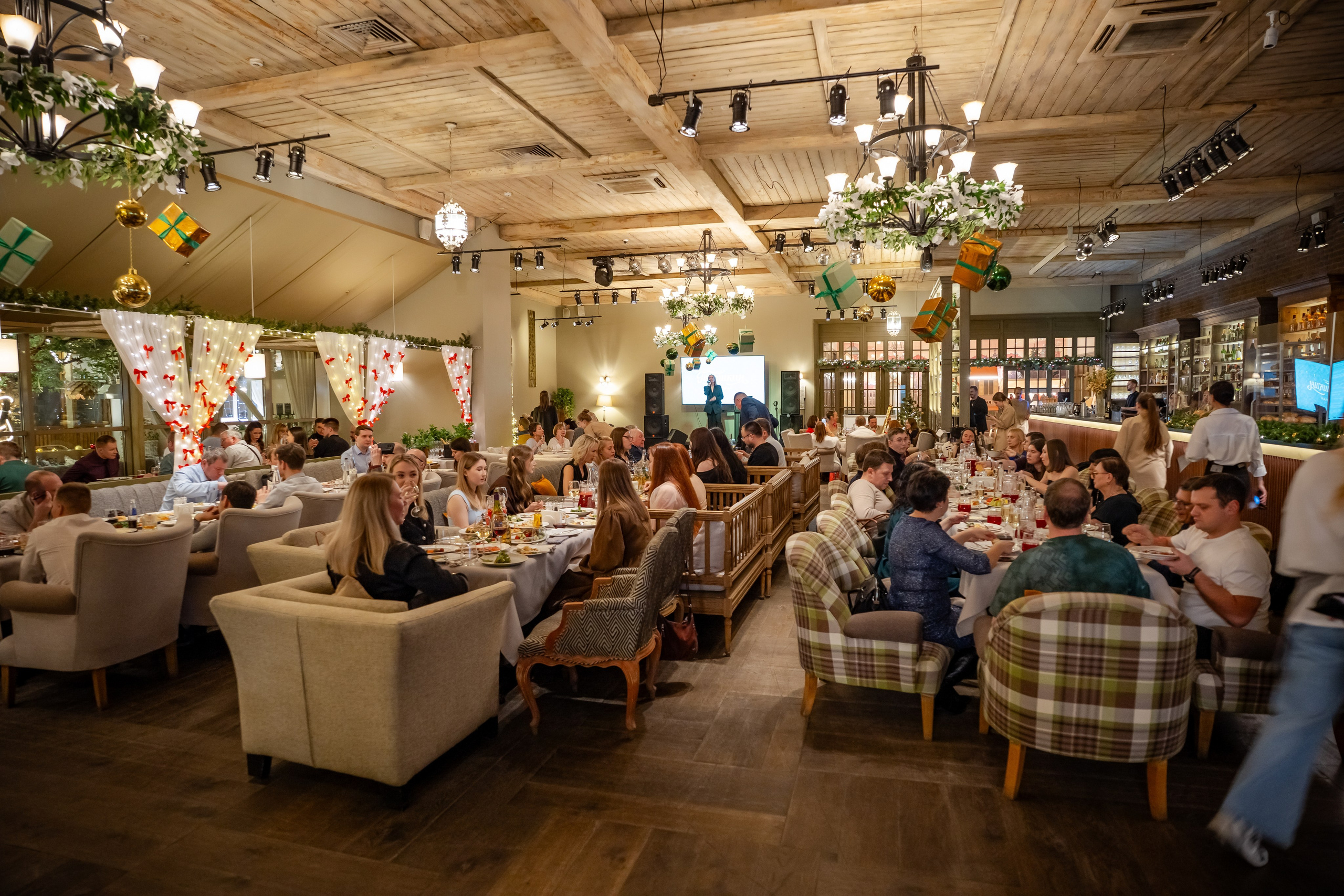 Сборные корпоративы в ресторане «Плюшкин» Декабрь 2025. Фотограф Александр Вишняков