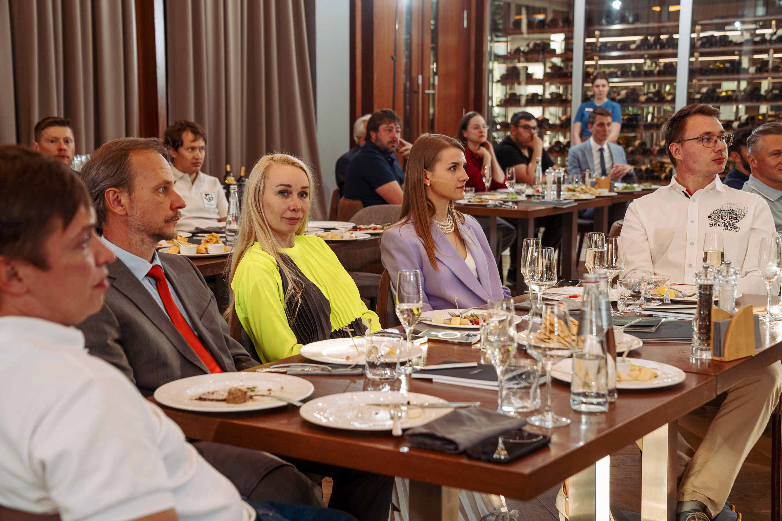 Фотосъемка делового обеда и презентации для инвесторов. Саша Потапкин Фотограф. Сочи, Екатеринбург, Москва