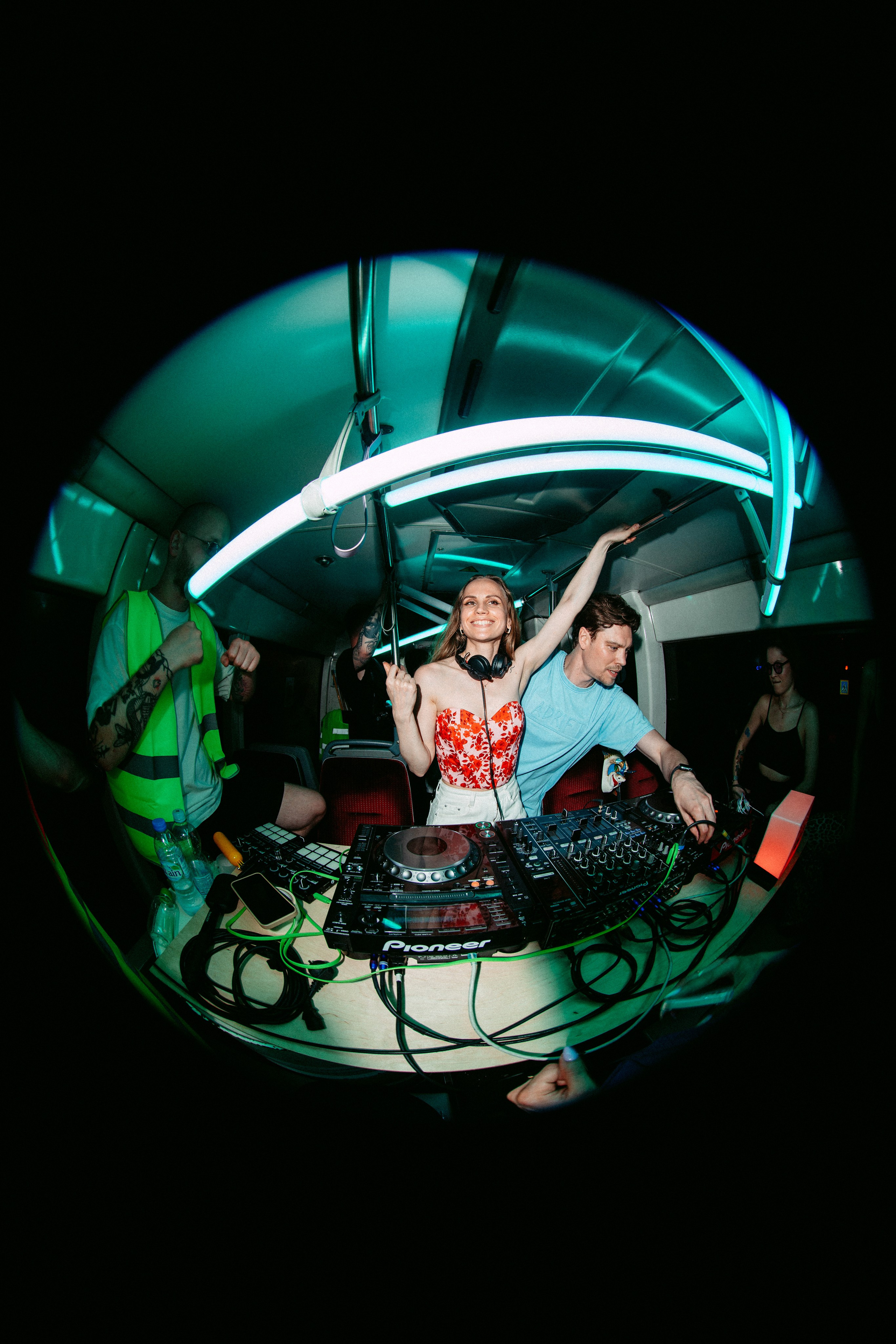 Вечеринка в трамвае / 2024. Саша Копылов, фотограф в Казани