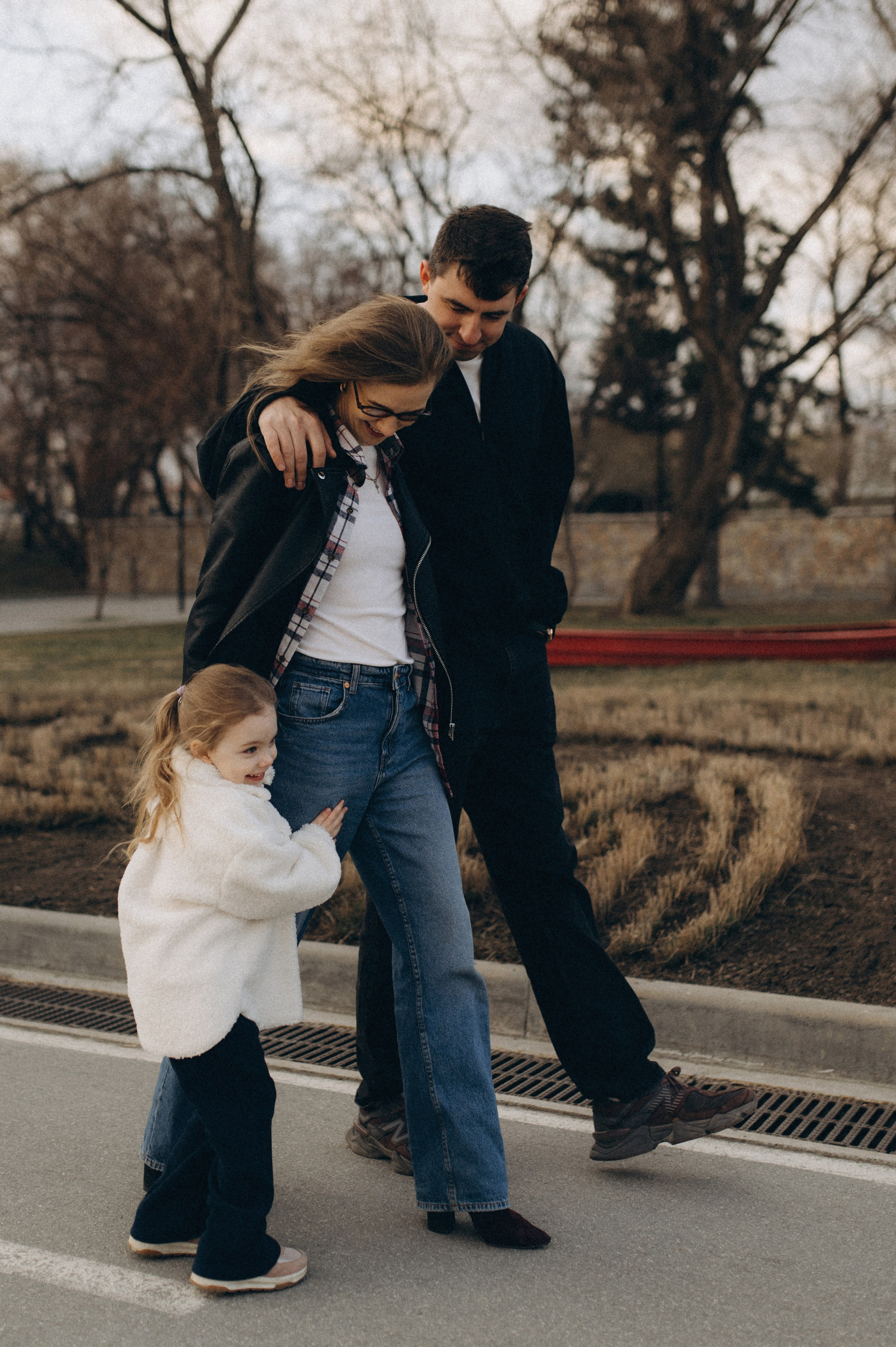 ВЕСЕННЯ ПРОГУЛКА НА НАБЕРЕЖНОЙ. Семейный фотограф в Новосибирске Женя Индрикова