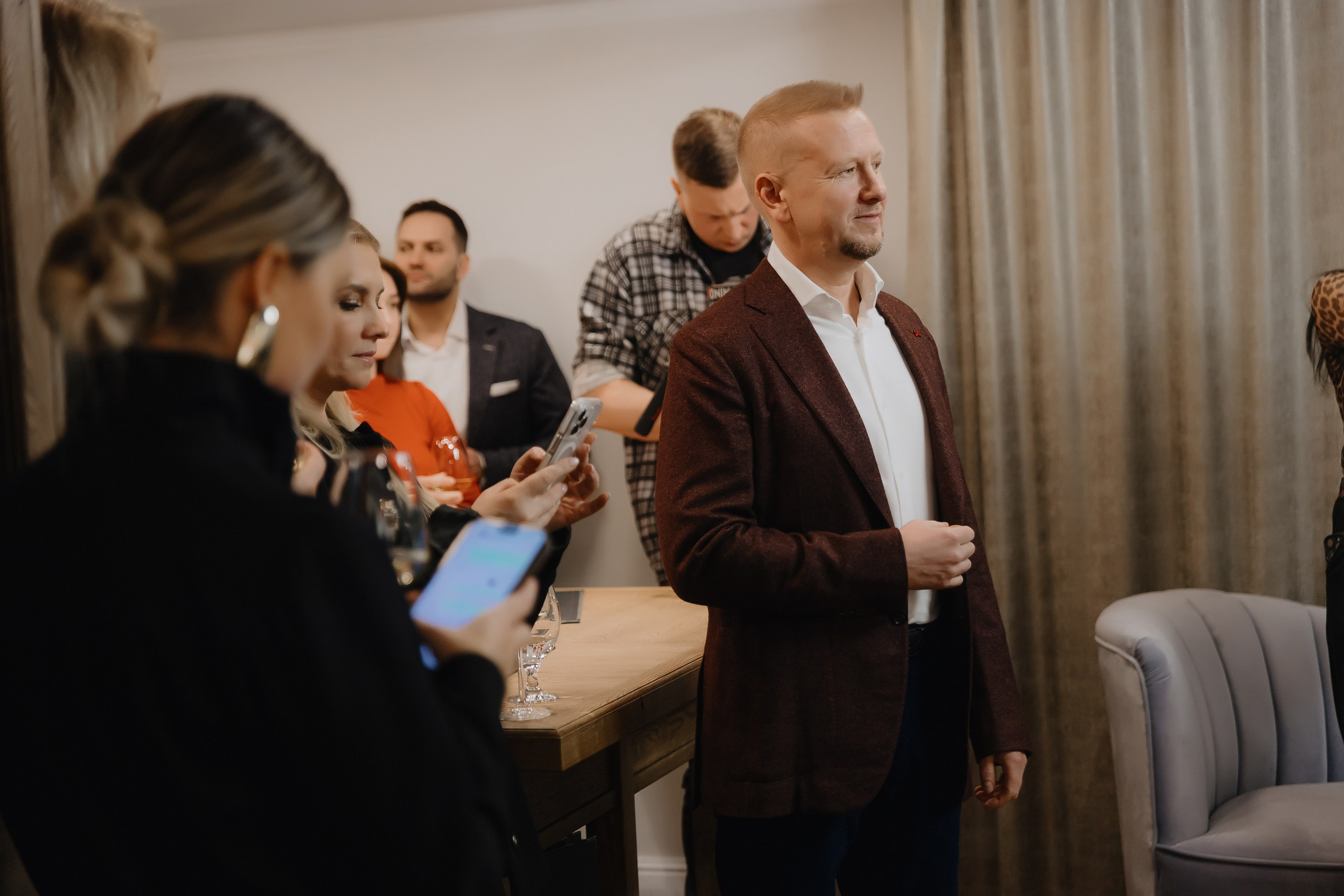 Открытие нового пространства интерьерного салона L. DECO в феврале 2025. L. Deco интерьерный салон. Краски/обои/лепной декор