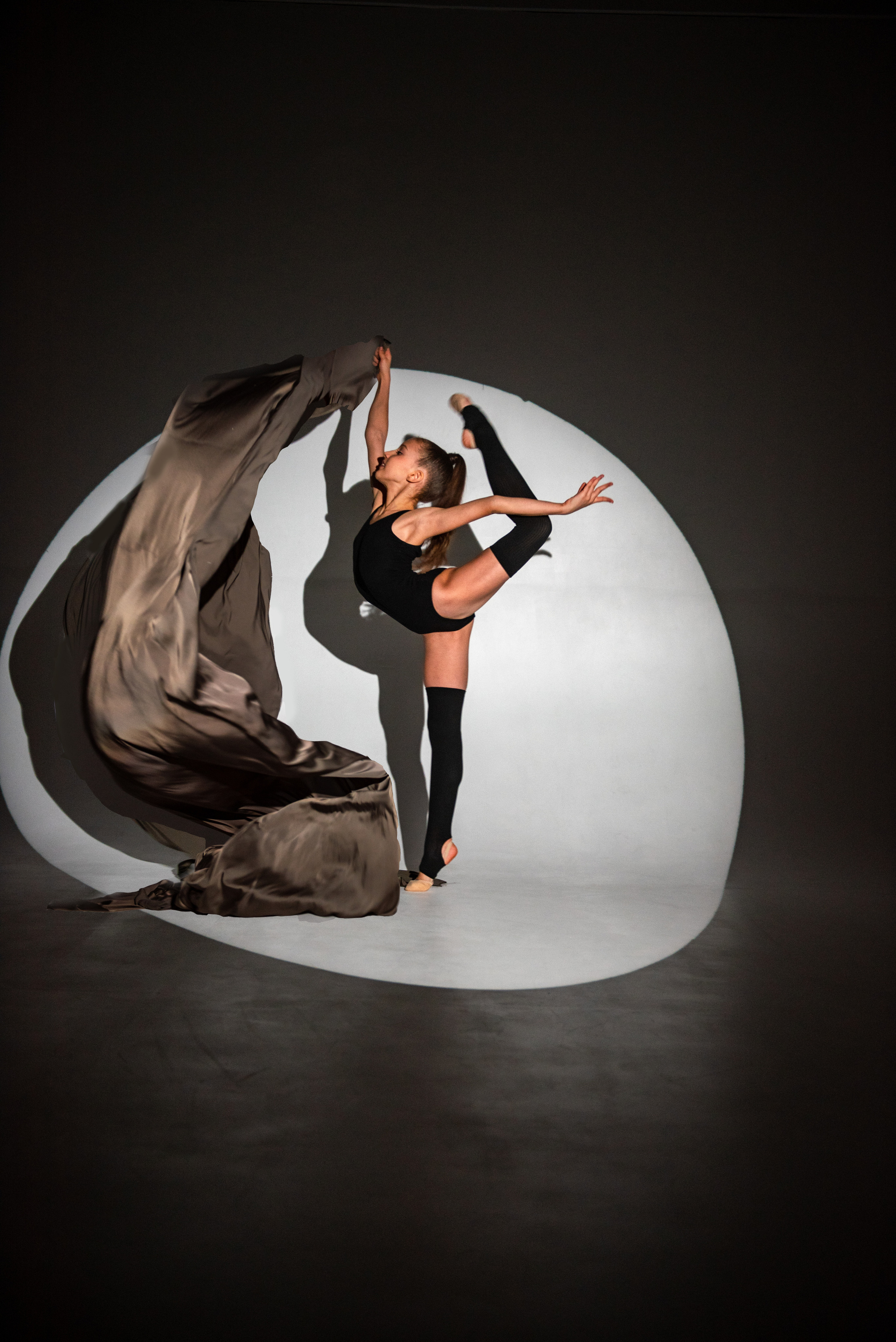 Гимнастка проект «ТЕНИ». Фотограф в Ростове на Дону