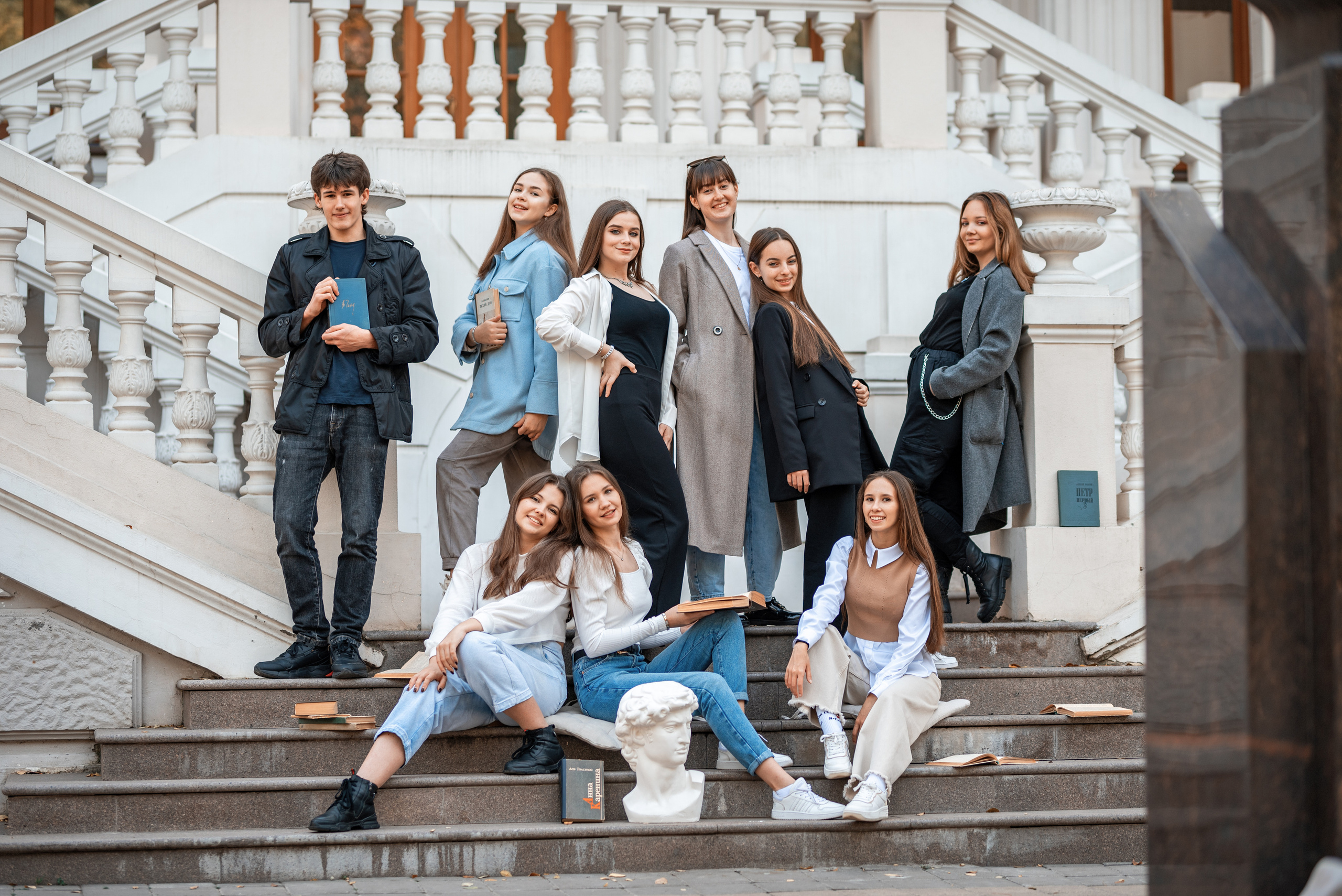 ШКОЛЬНЫЕ СЬЕМКИ старшеклассников|библиотека. Фотограф в Ростове на Дону