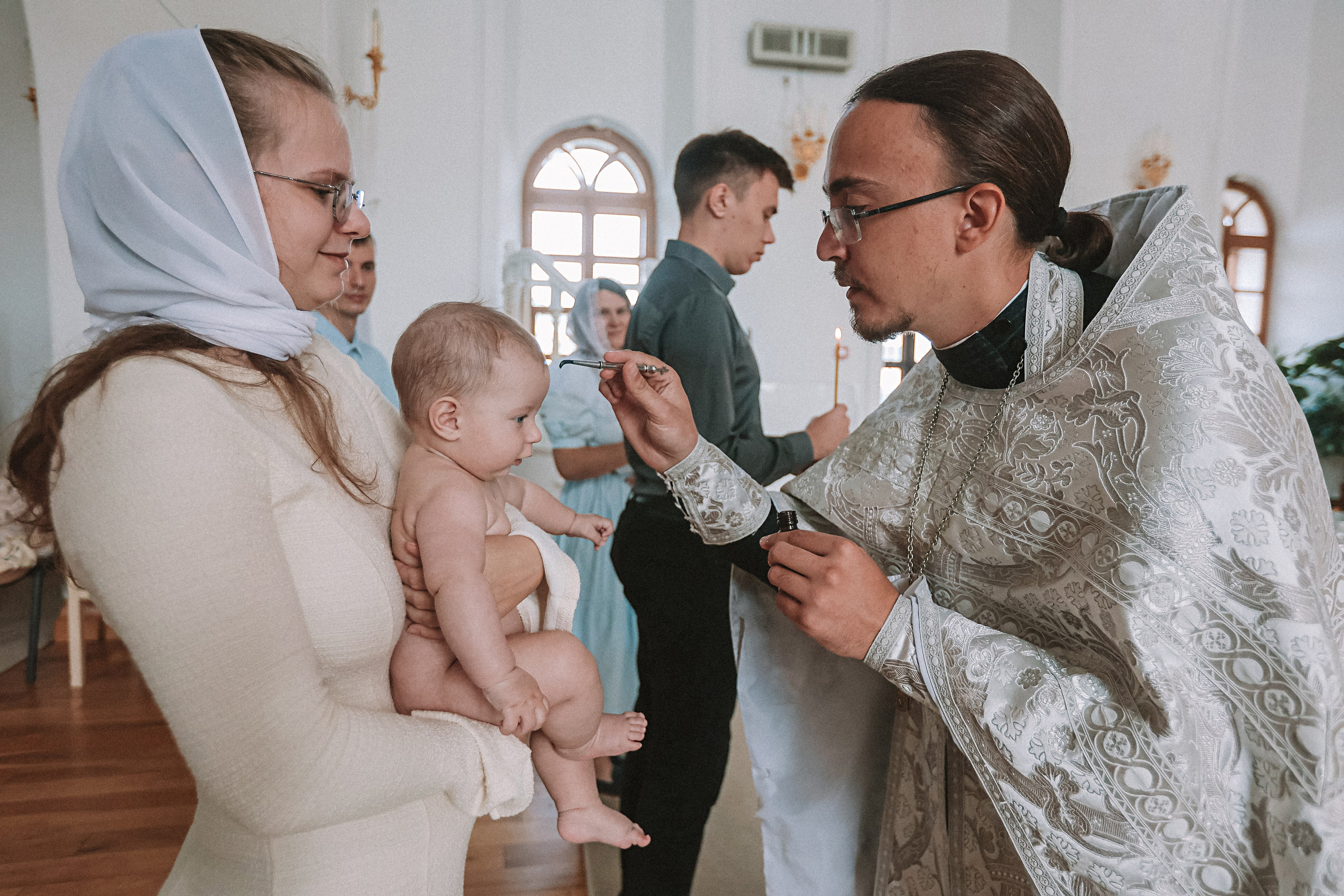 Крещение церковь около моста влюбленных. Семейный фотограф Тюмень, фотограф на роды Салмина Мария