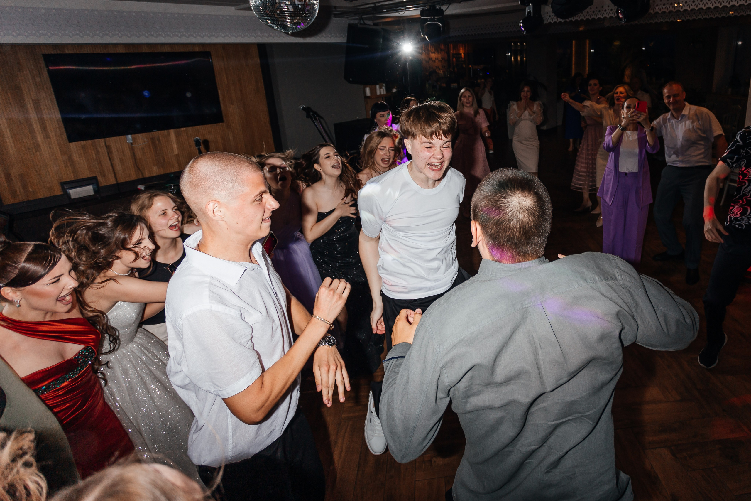 Выпускной 11 «А». Школа № 42. Свадебный фотограф в Краснодаре Николай Крауз