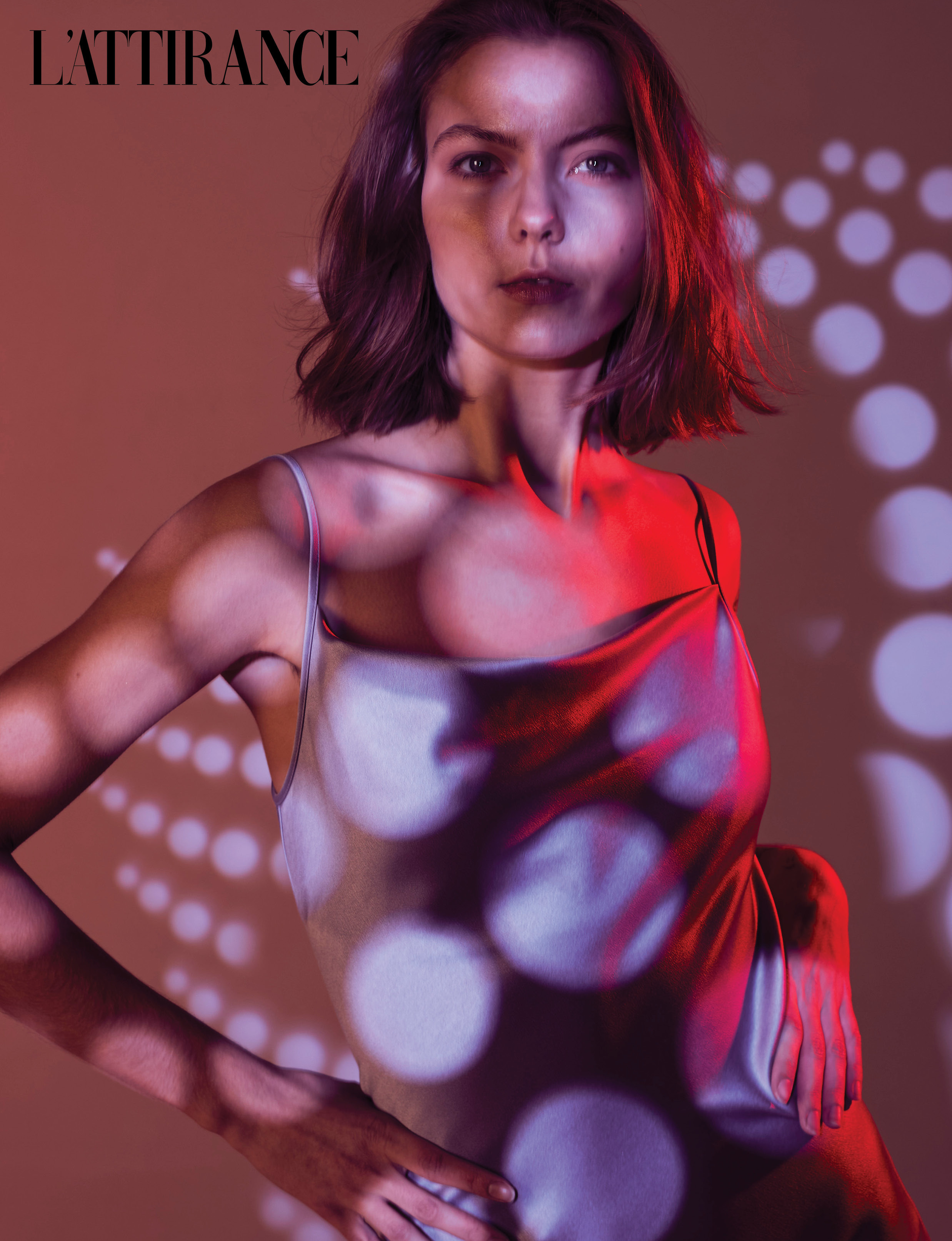 Портретная Фотосессия с цветным светом в студии на циклораме. Анна Потявина. Фотограф Москва