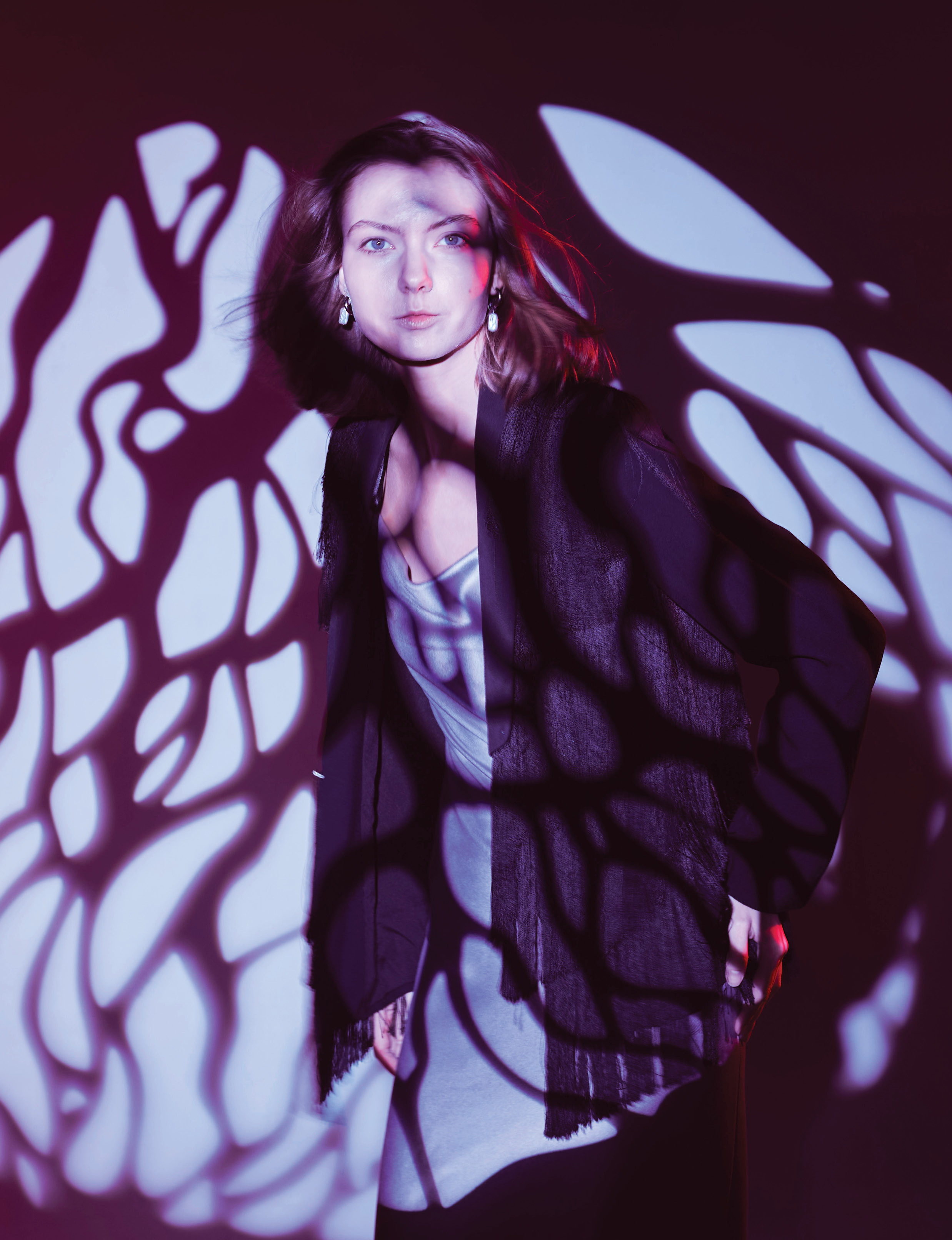 Портретная Фотосессия с цветным светом в студии на циклораме. Анна Потявина. Фотограф Москва