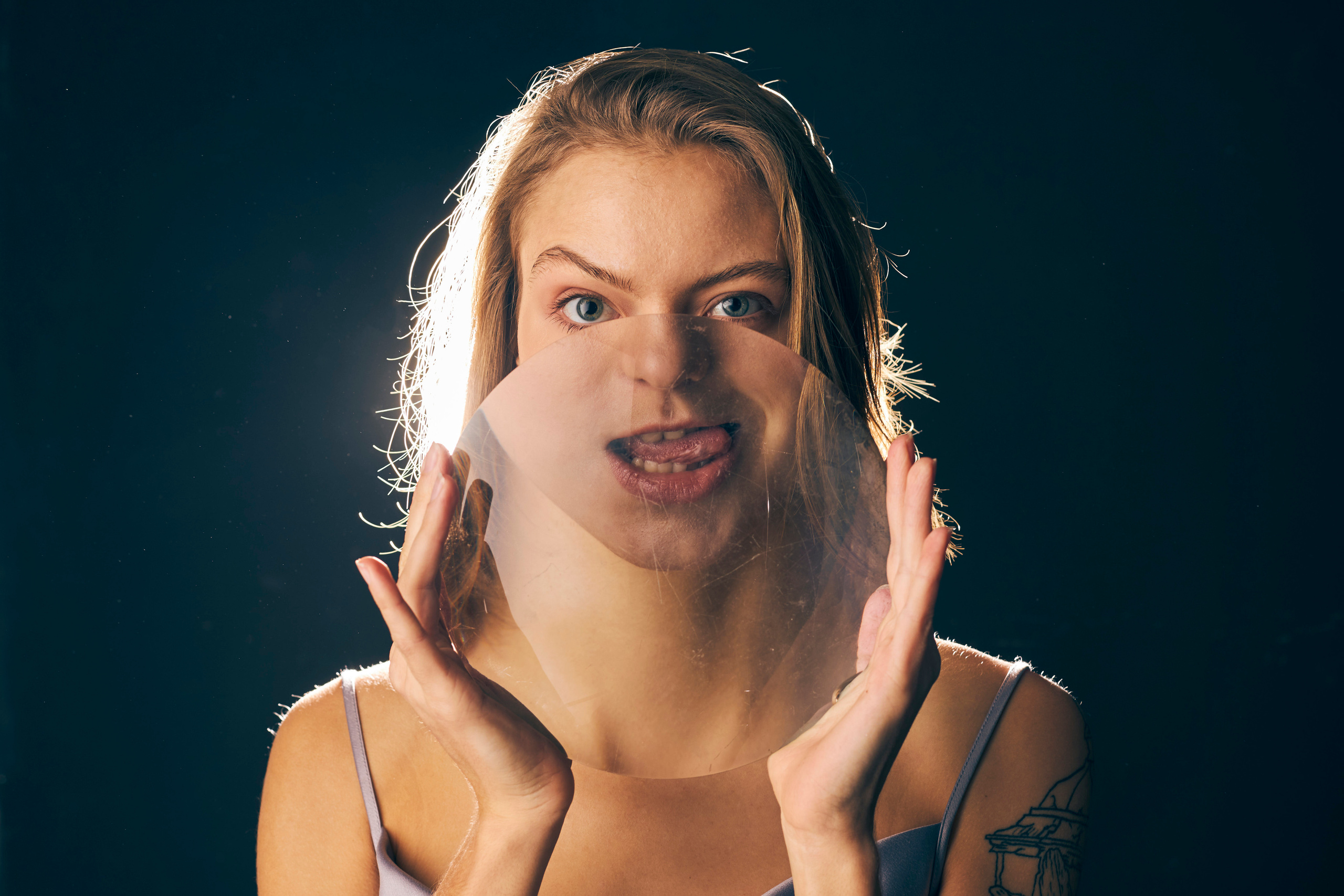 Рыбы не живут без воды и не ищут почву под плавниками. Анна Потявина. Фотограф Москва