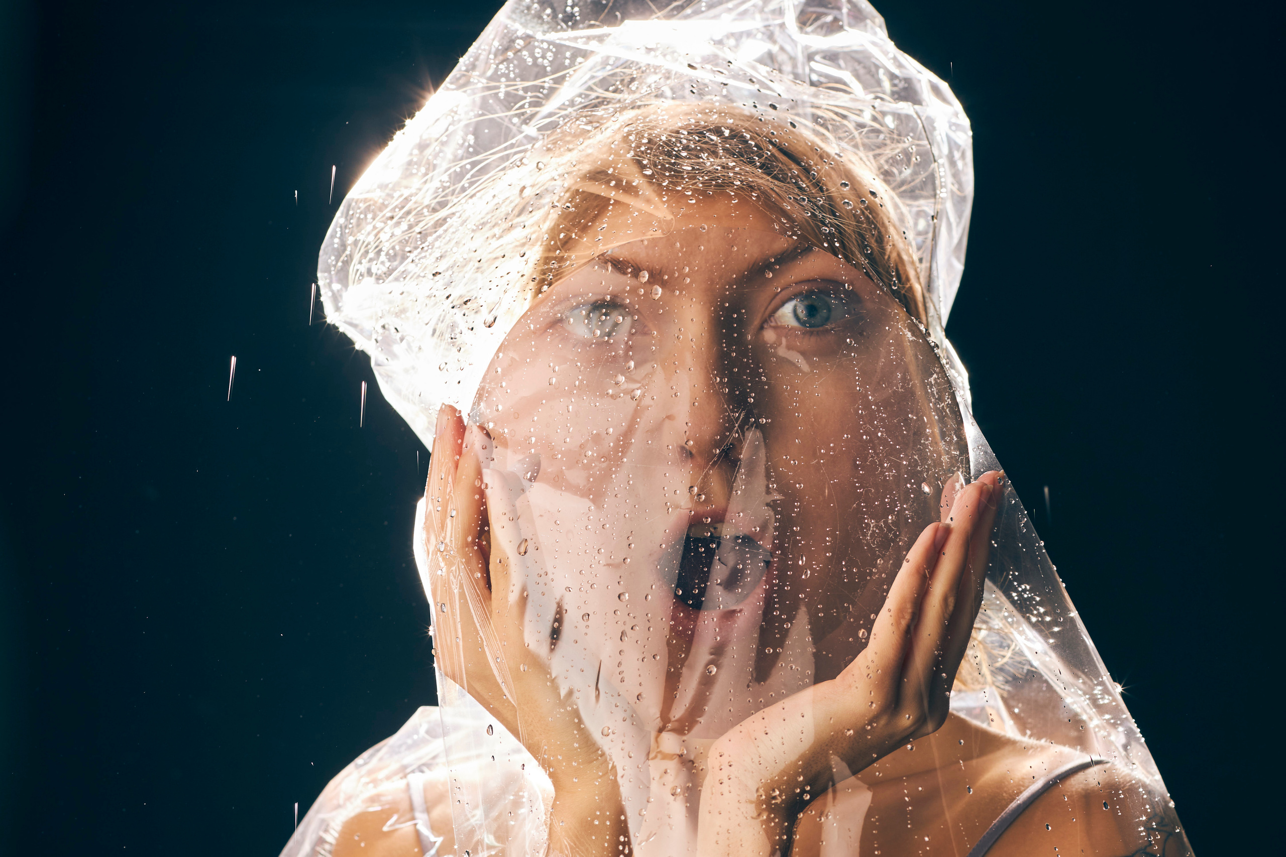 Рыбы не живут без воды и не ищут почву под плавниками. Анна Потявина. Фотограф Москва