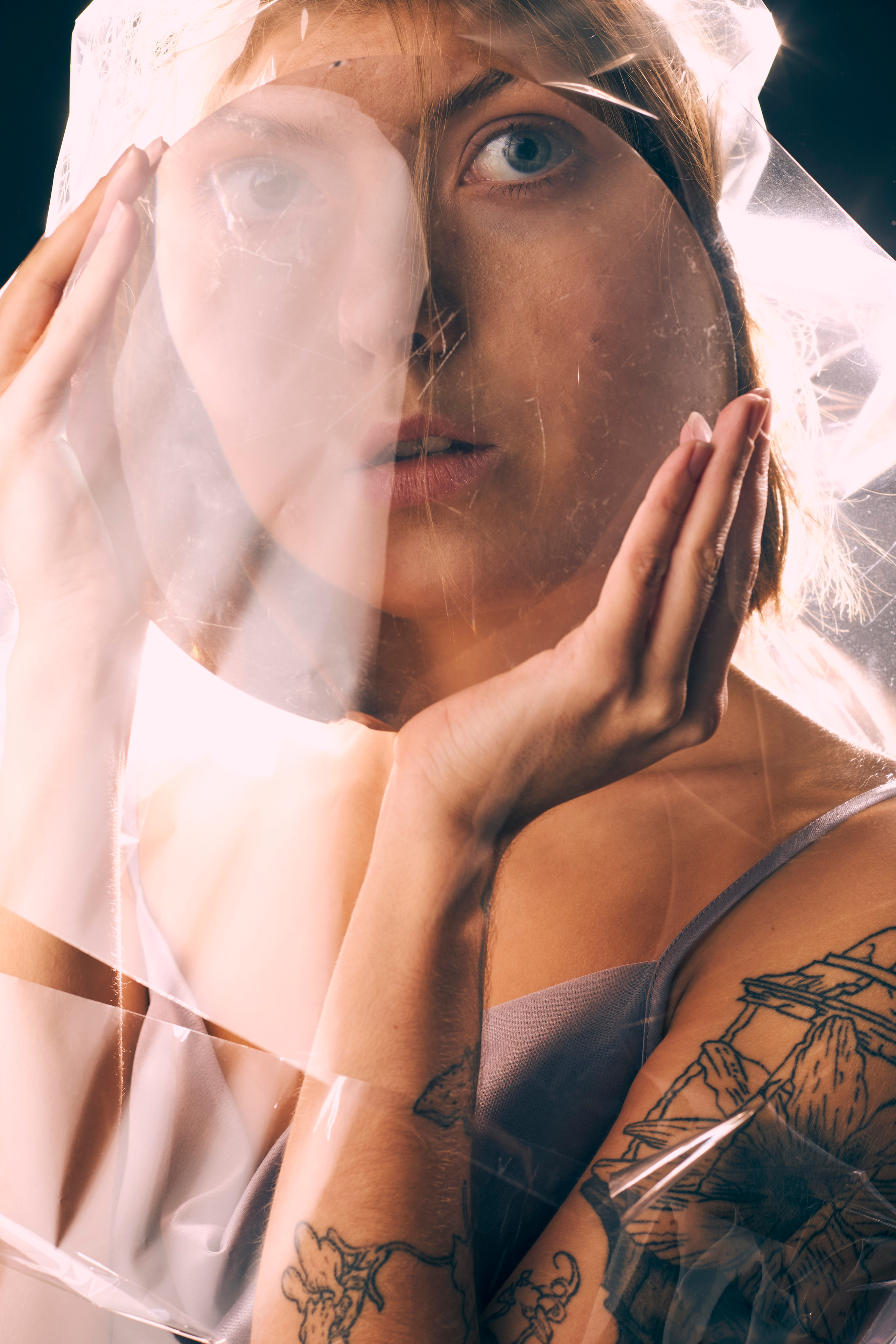 Рыбы не живут без воды и не ищут почву под плавниками. Анна Потявина. Фотограф Москва