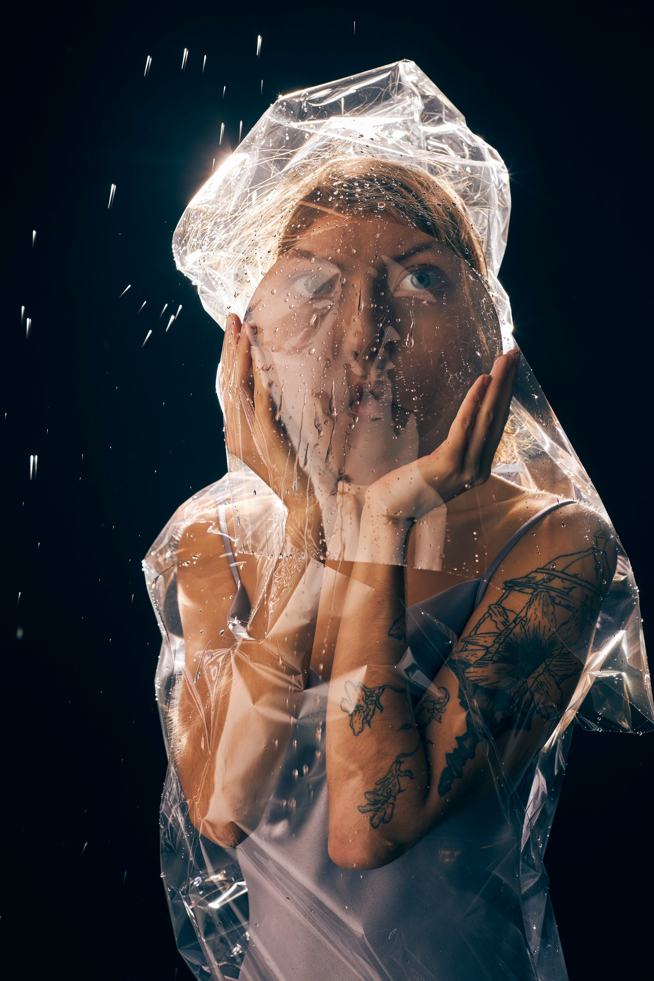 Рыбы не живут без воды и не ищут почву под плавниками. Анна Потявина. Фотограф Москва